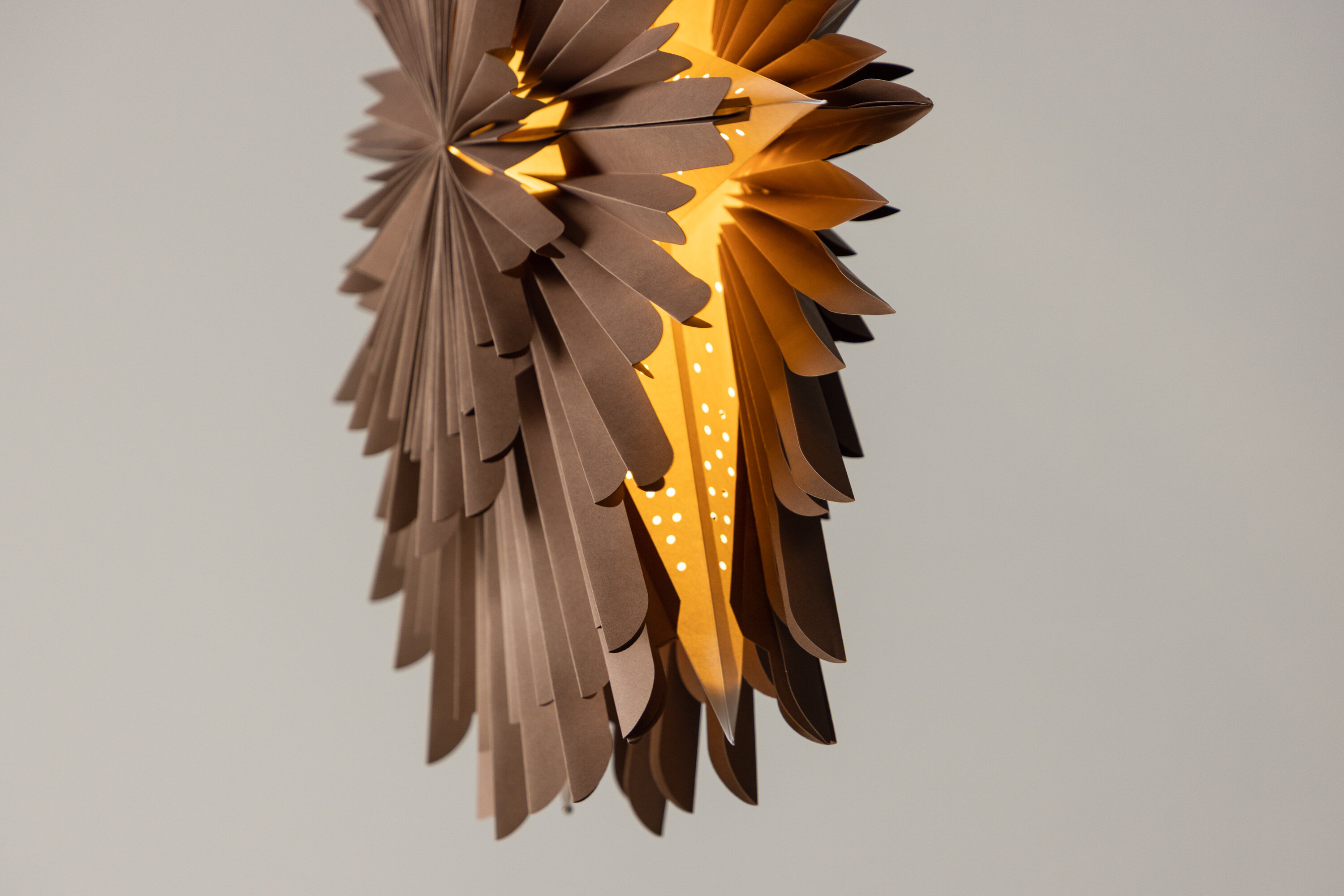 Sälen éclairage de noël blanc, marron ⌀80 cm en situation dans une pièce décorée