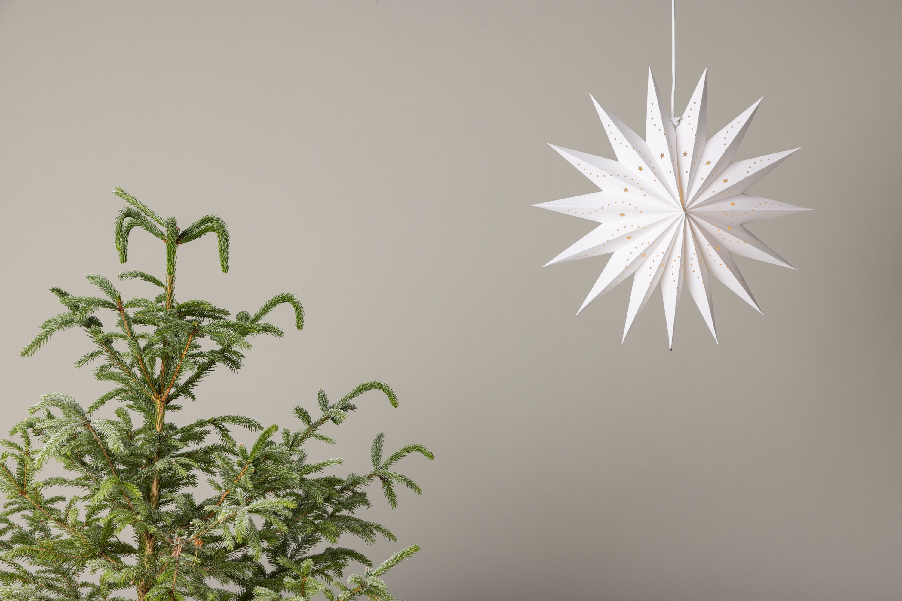 Lindvallen éclairage de noël blanc ⌀51 cm en situation dans une pièce décorée