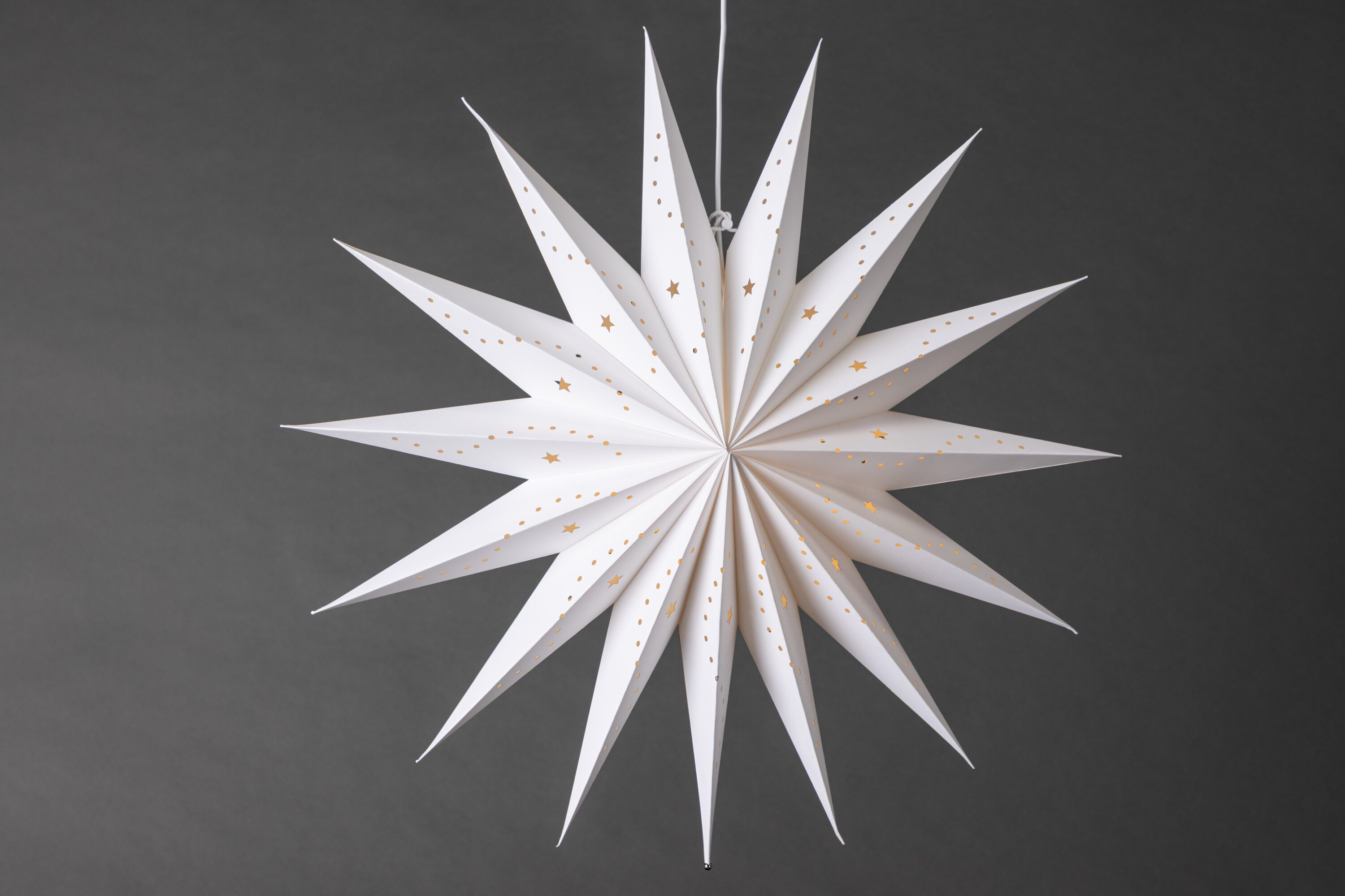 Lindvallen éclairage de noël blanc ⌀60 cm en situation dans une pièce décorée