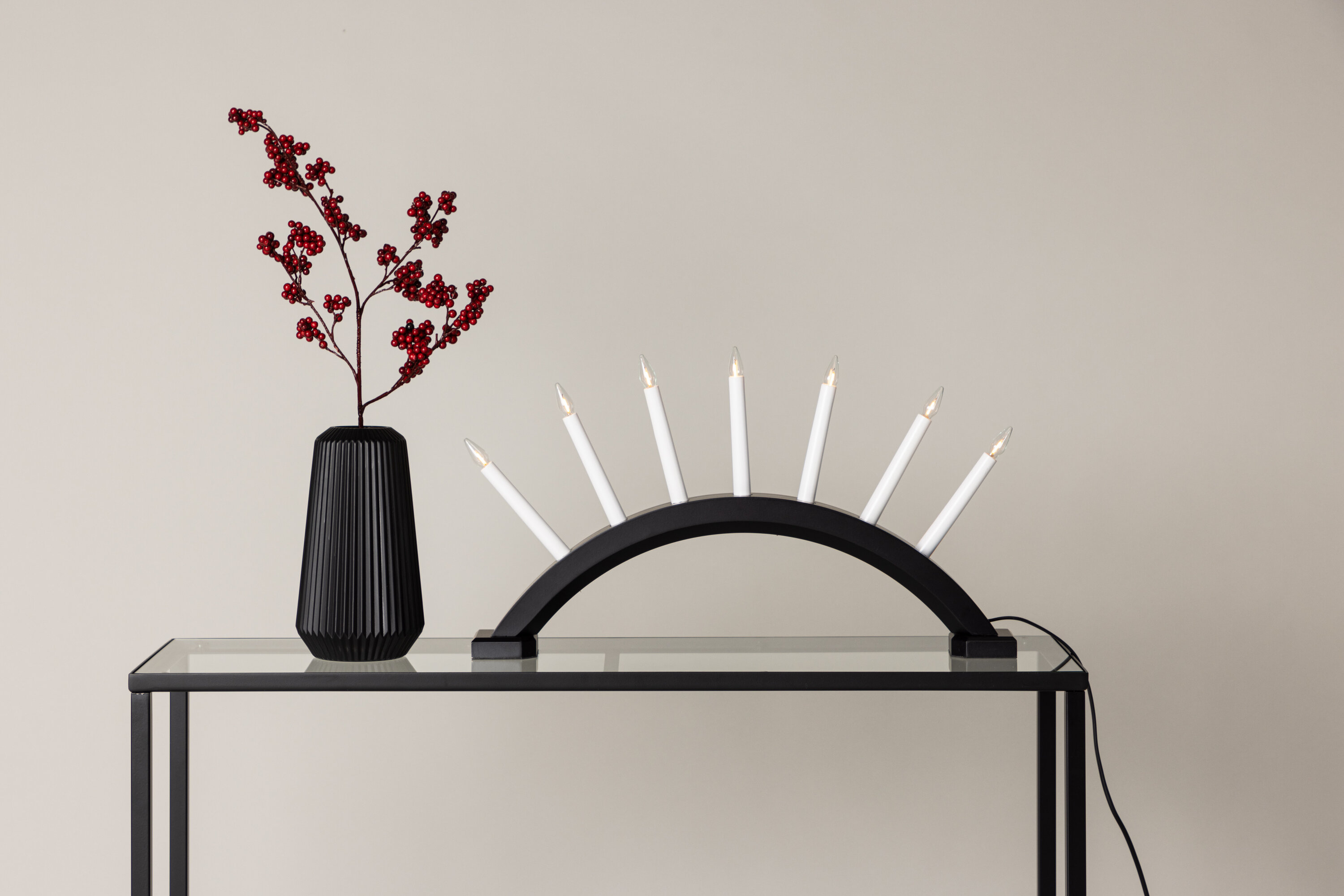 Kebnekaise éclairage de noël noir, blanc 8 x 34 x 55 cm en situation dans une pièce décorée