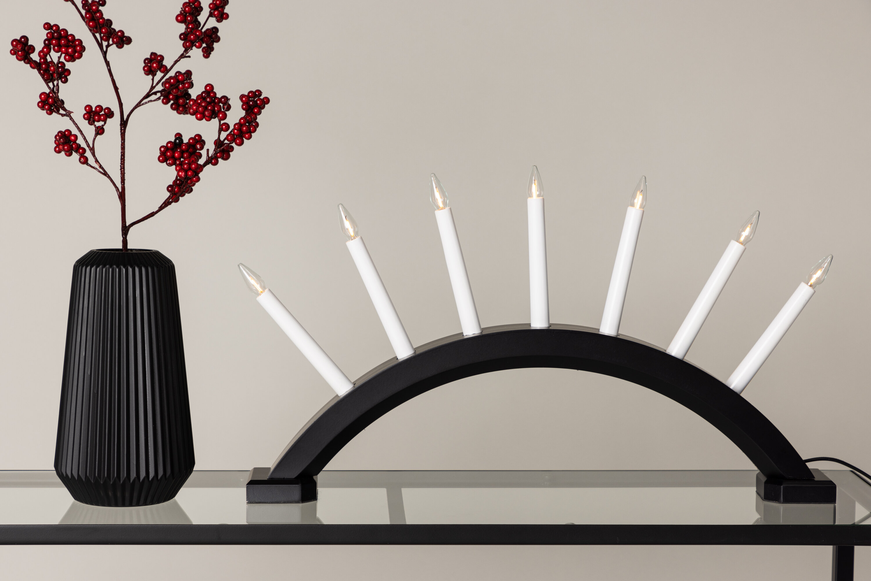 Kebnekaise éclairage de noël noir, blanc 8 x 34 x 55 cm en situation dans une pièce décorée