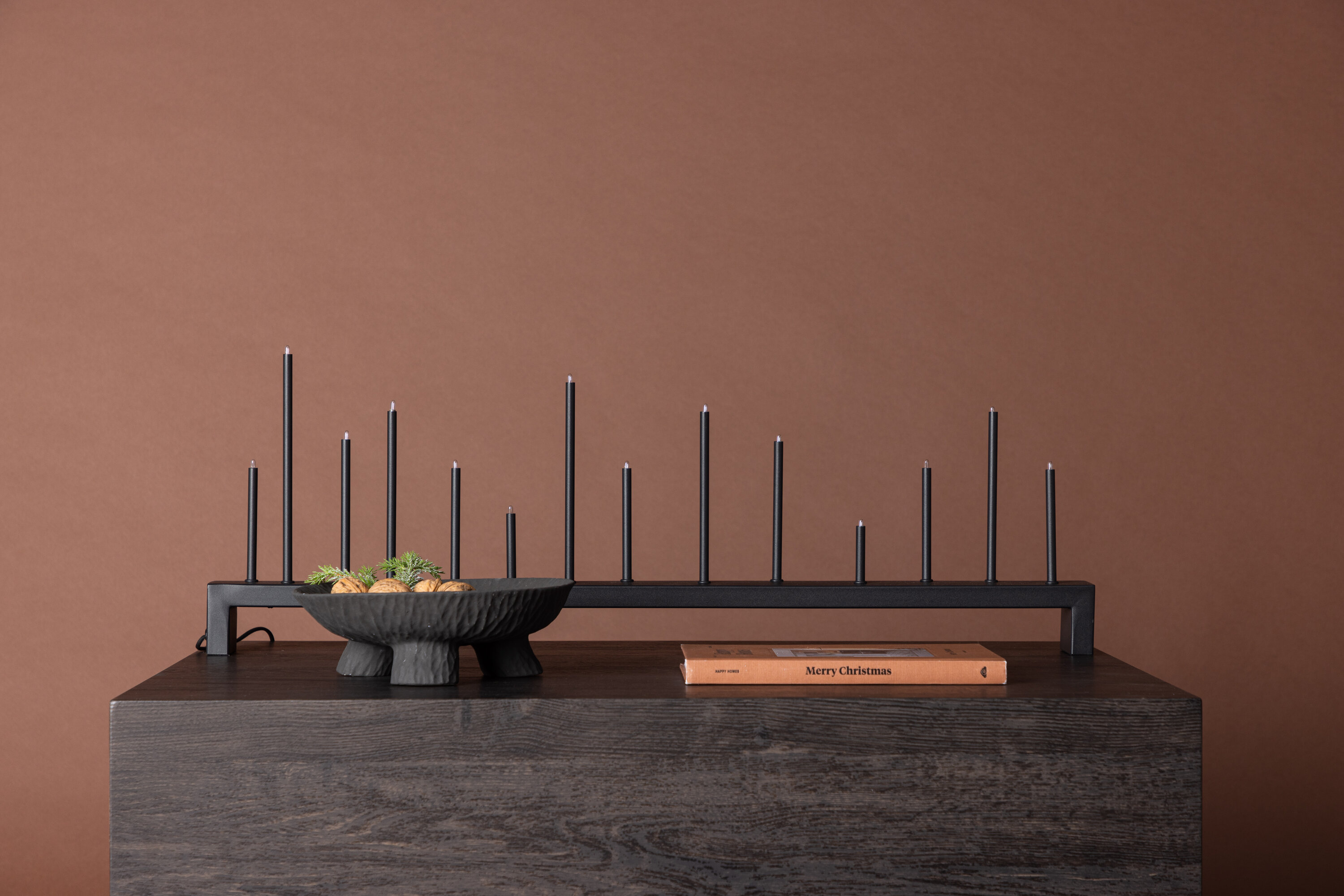 Hoforsbacken éclairage de noël noir 6 x 27 x 77 cm en situation dans une pièce décorée