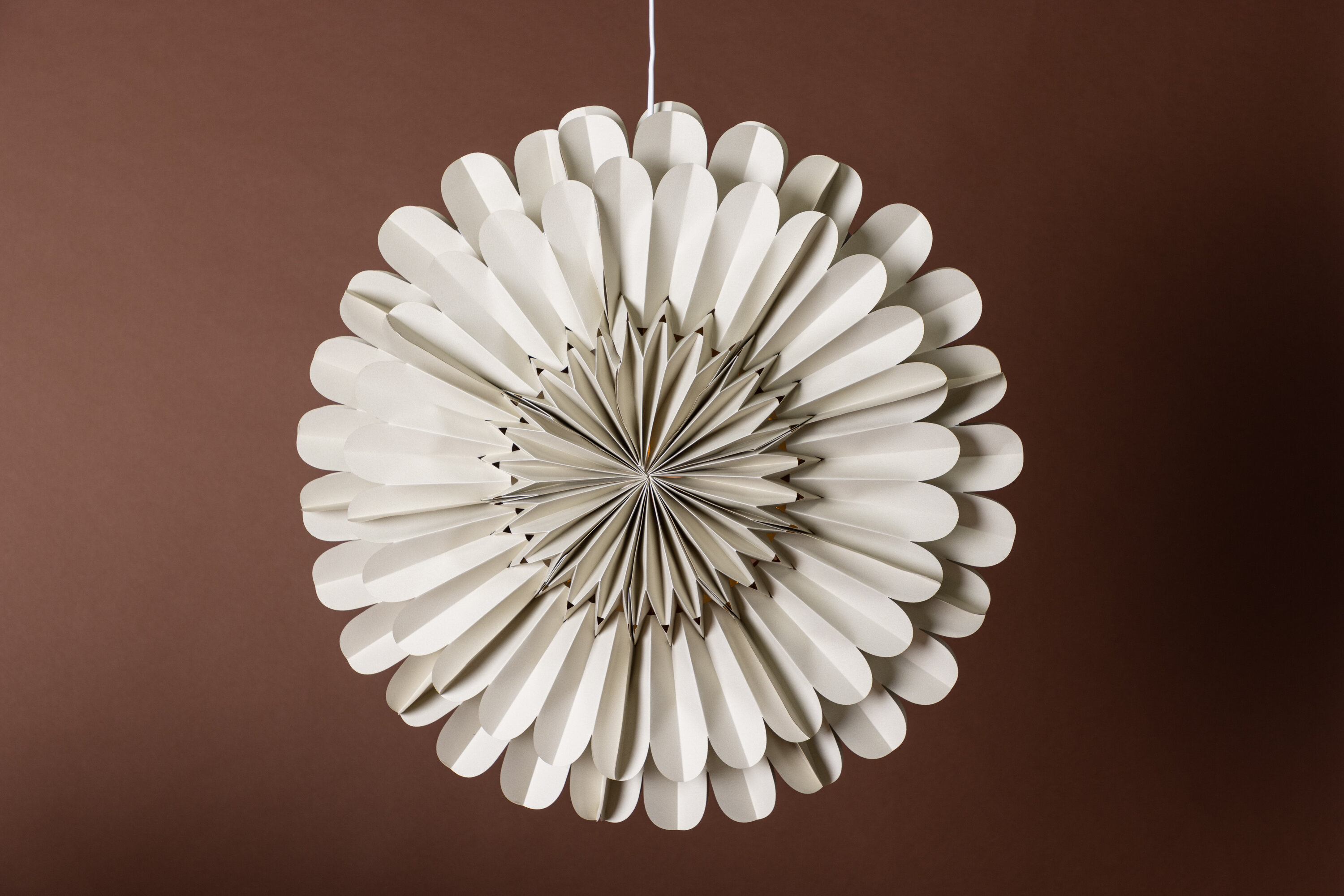 Järvsön éclairage de noël beige, blanc ⌀60 cm en situation dans une pièce décorée