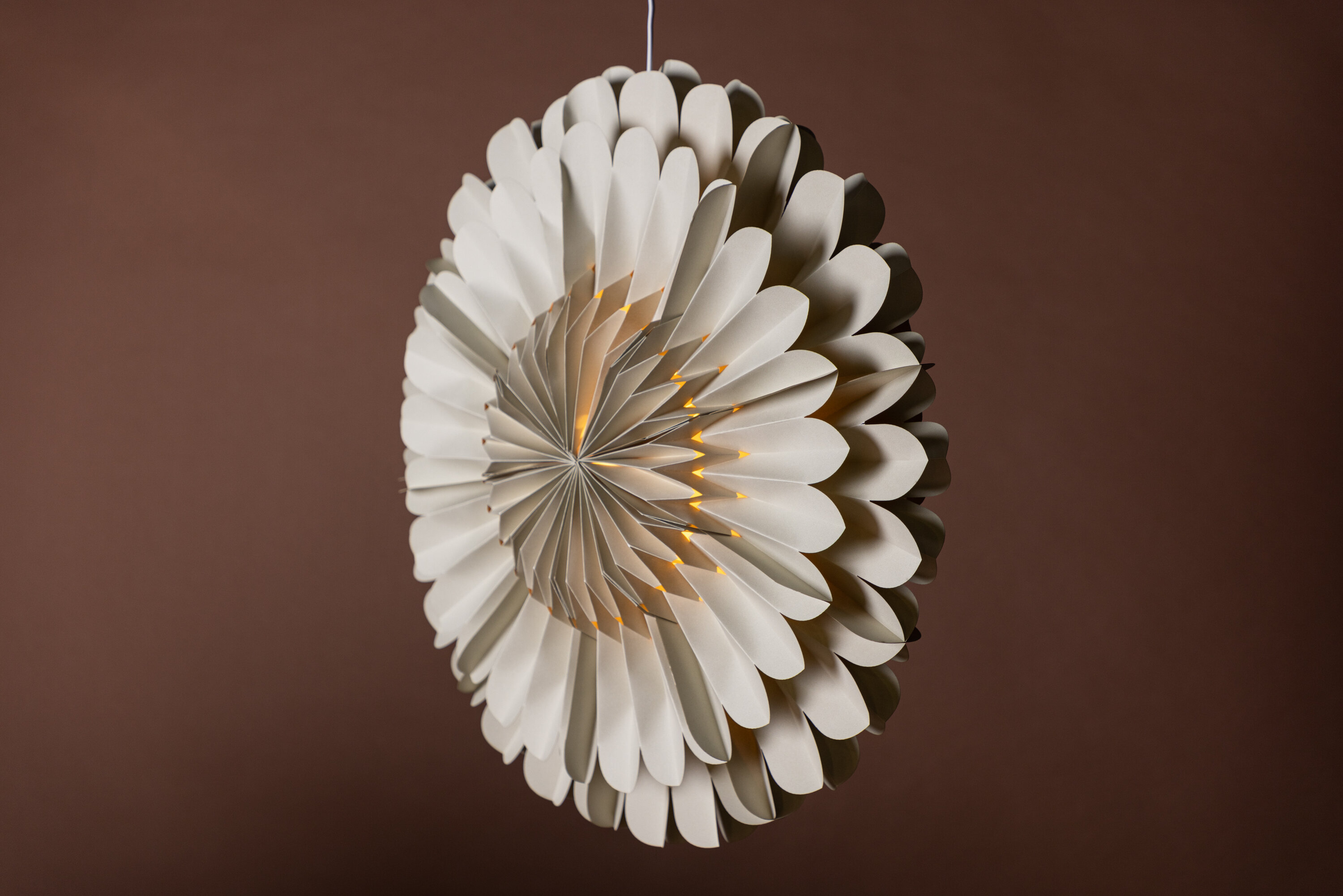 Järvsön éclairage de noël beige, blanc ⌀60 cm en situation dans une pièce décorée