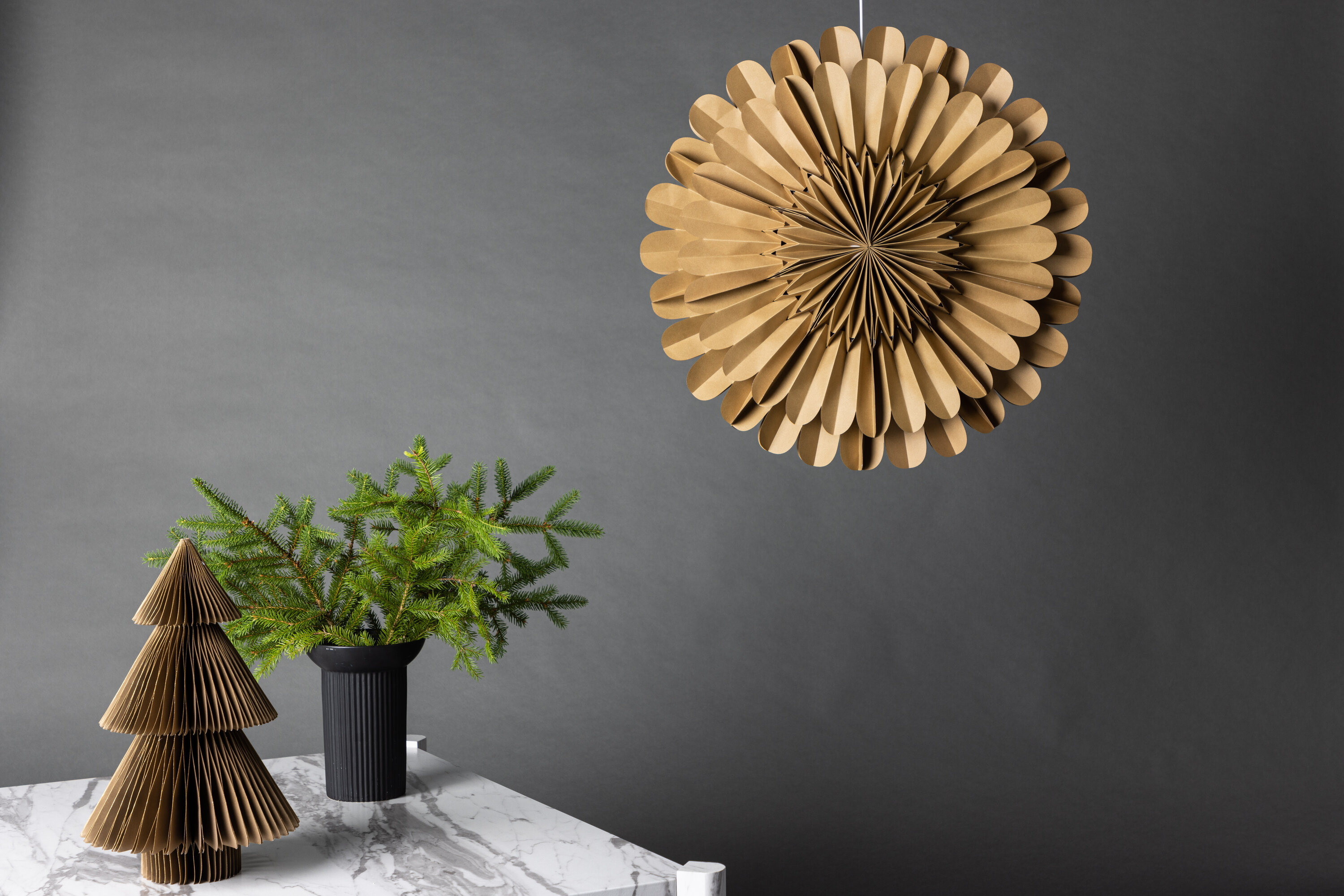 Järvsön éclairage de noël blanc, marron ⌀60 cm en situation dans une pièce décorée