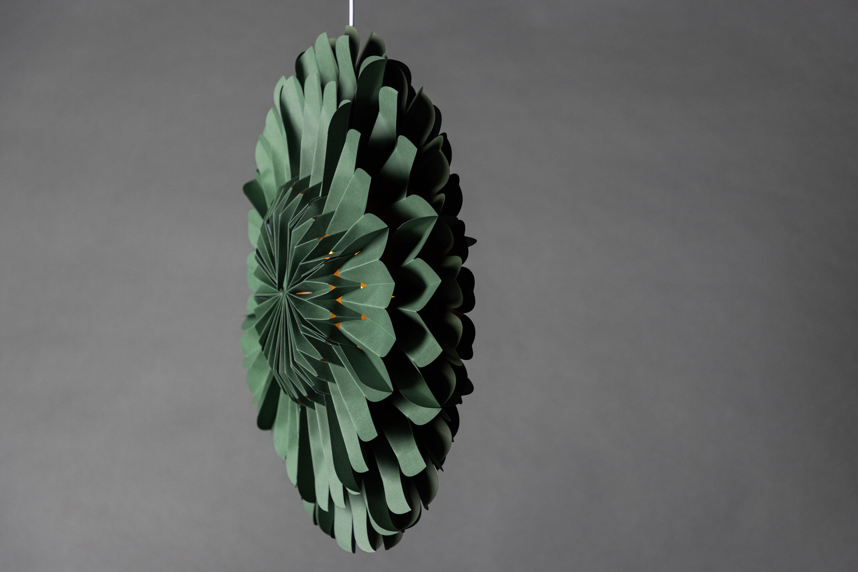 Järvsön éclairage de noël vert ⌀60 cm en situation dans une pièce décorée