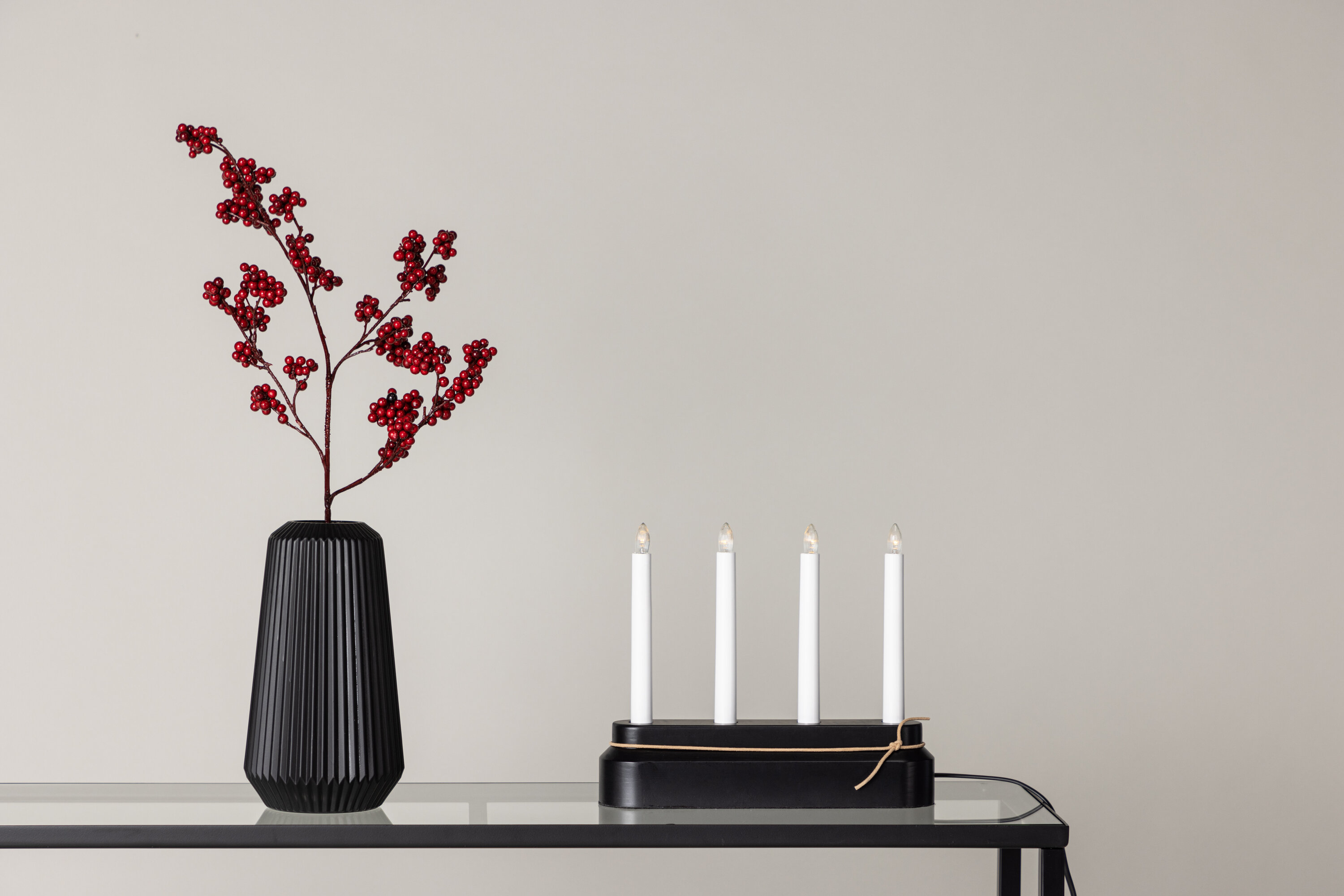 Näsfjället éclairage de noël noir, blanc 7 x 25 x 25 cm en situation dans une pièce décorée