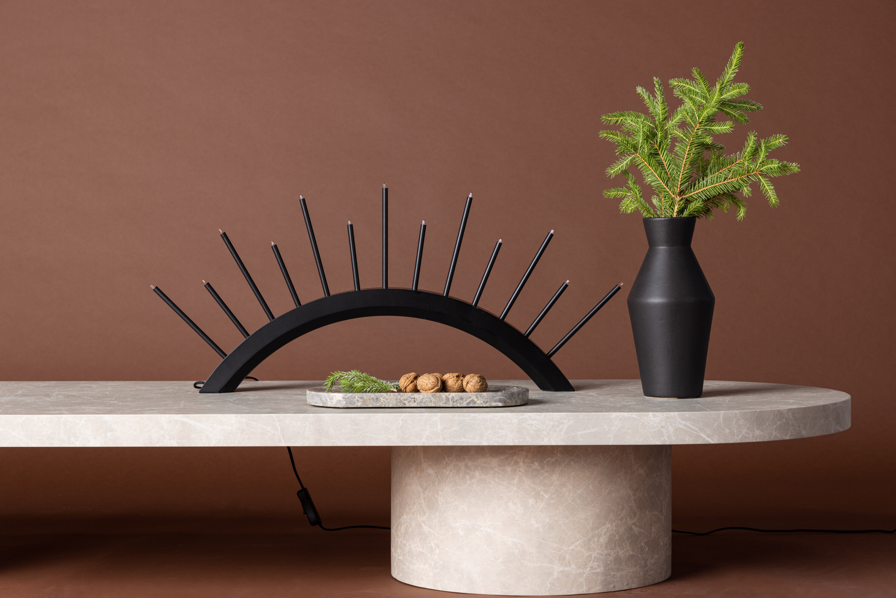 Kettilsås éclairage de noël noir 6 x 30 x 55 cm en situation dans une pièce décorée