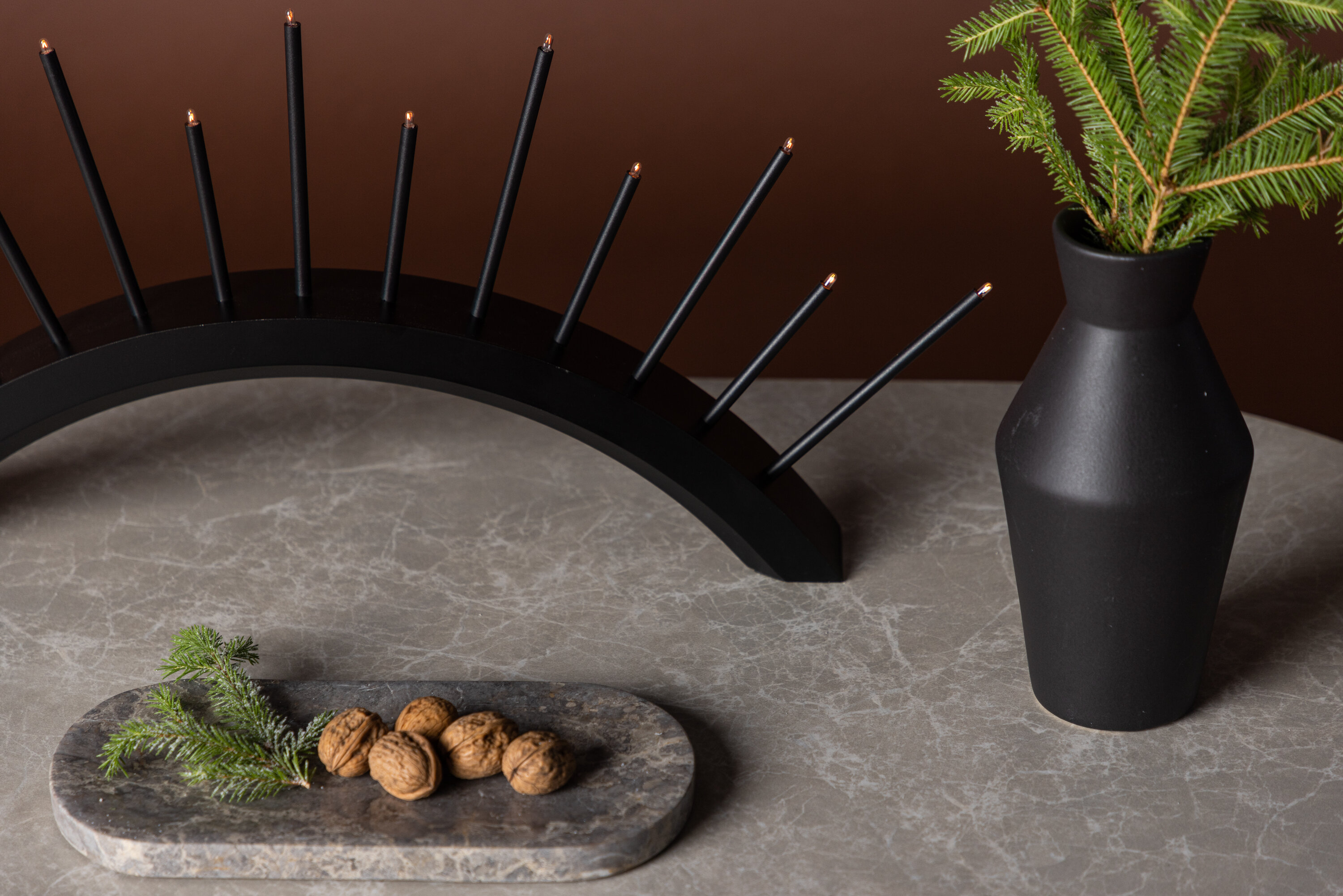 Kettilsås éclairage de noël noir 6 x 30 x 55 cm en situation dans une pièce décorée