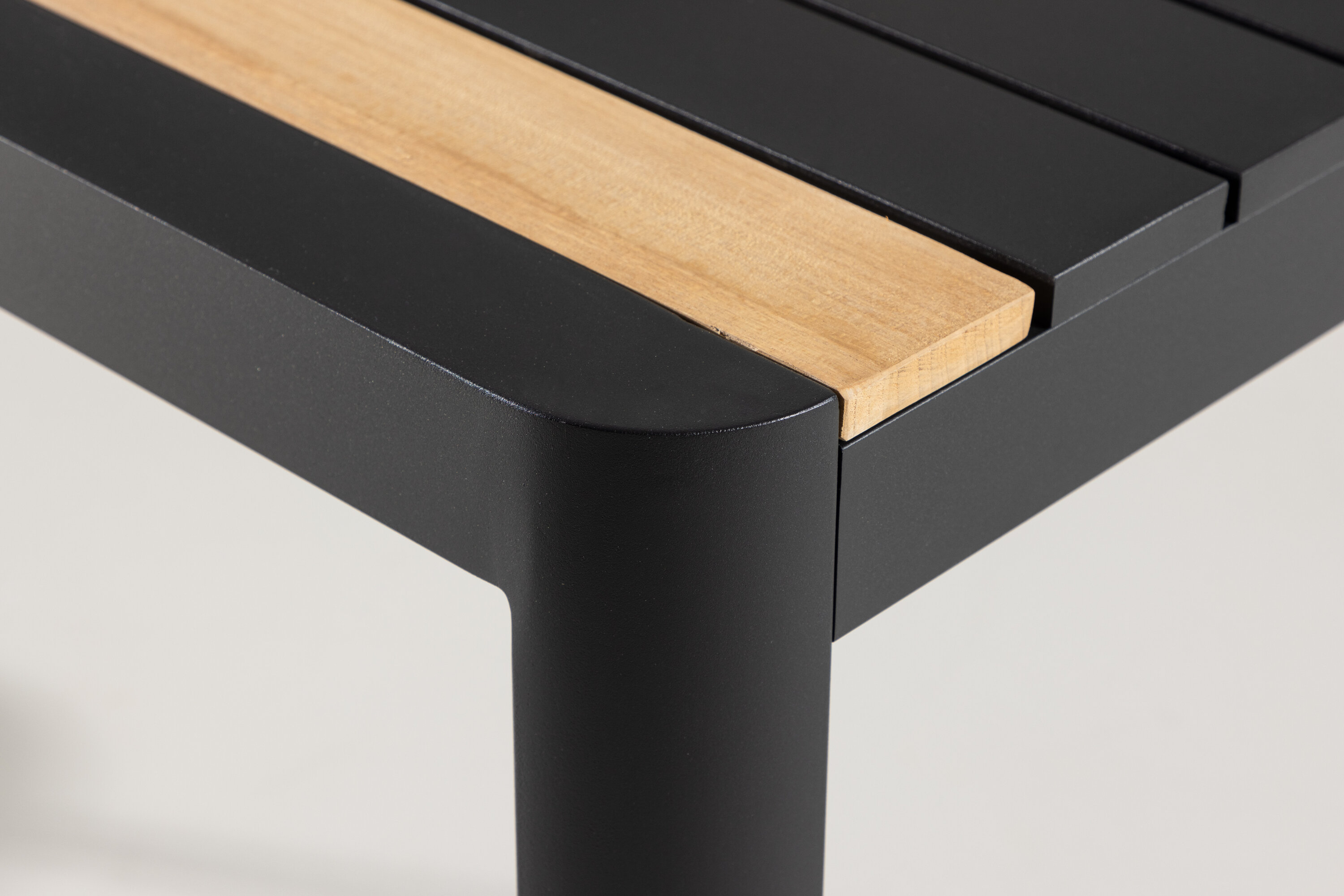 Togo table à manger rectangulaire noir 200 x 100 cm en situation dans une pièce décorée