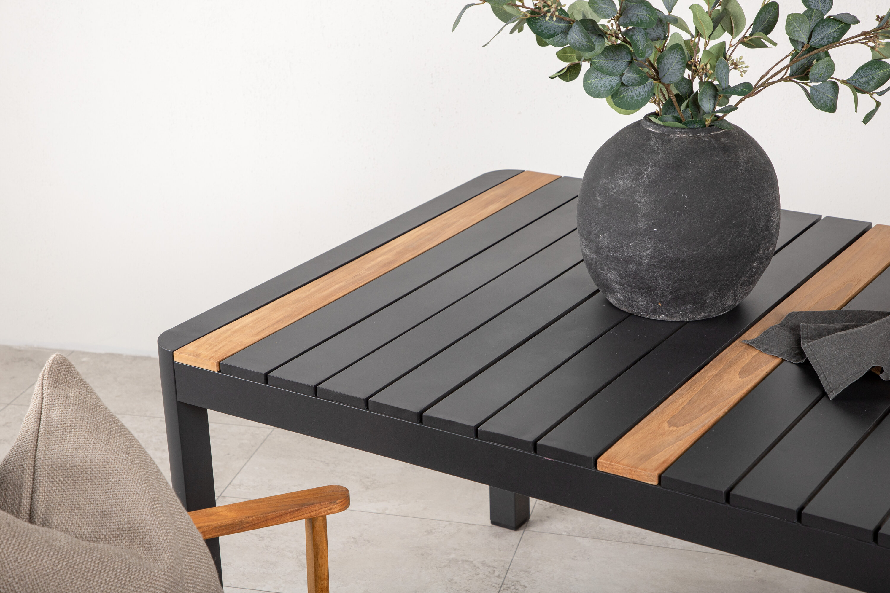 Détail du table à manger rectangulaire Togo noir 150 x 90 cm