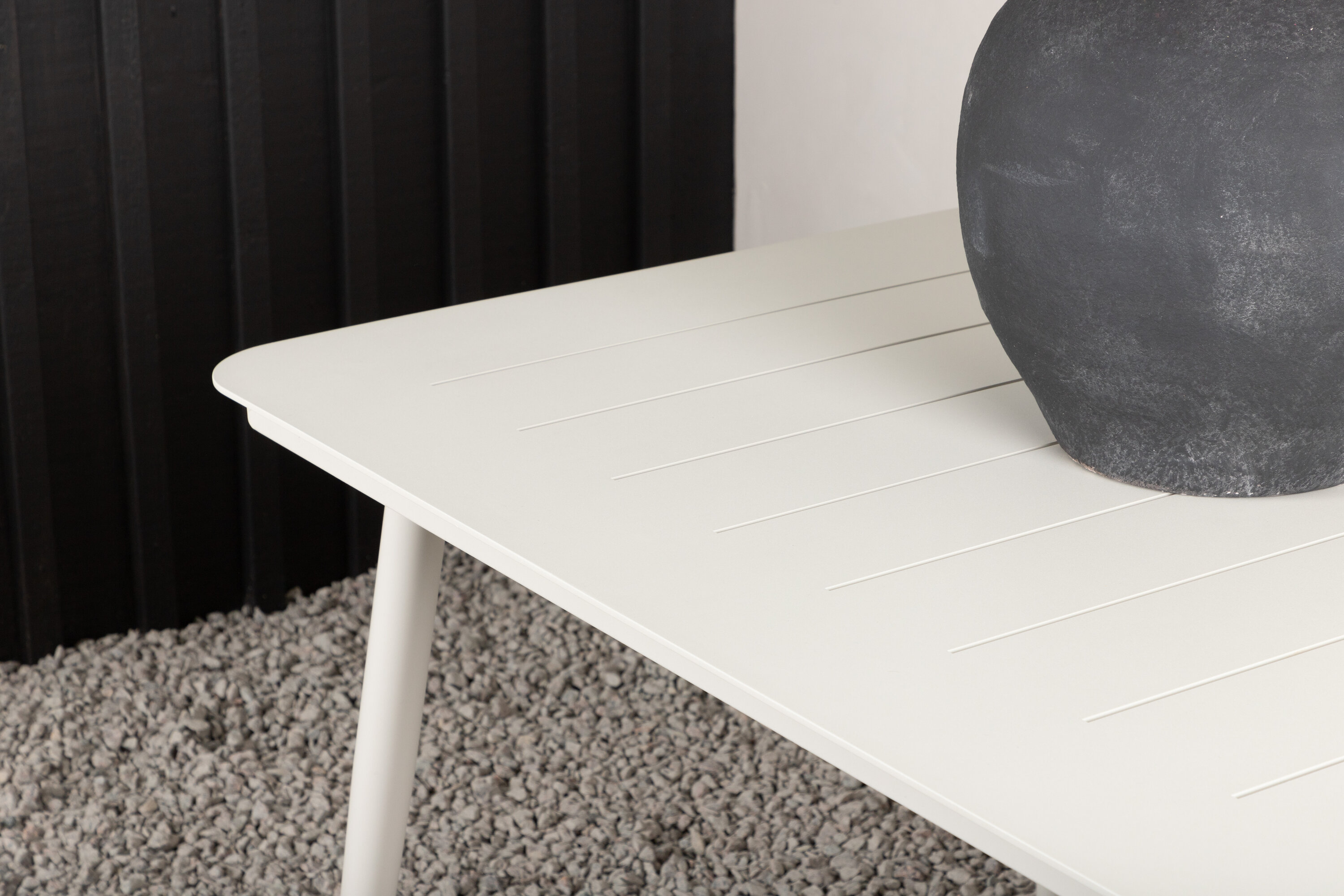 Détail du table à manger rectangulaire Lina beige 200 x 90 cm