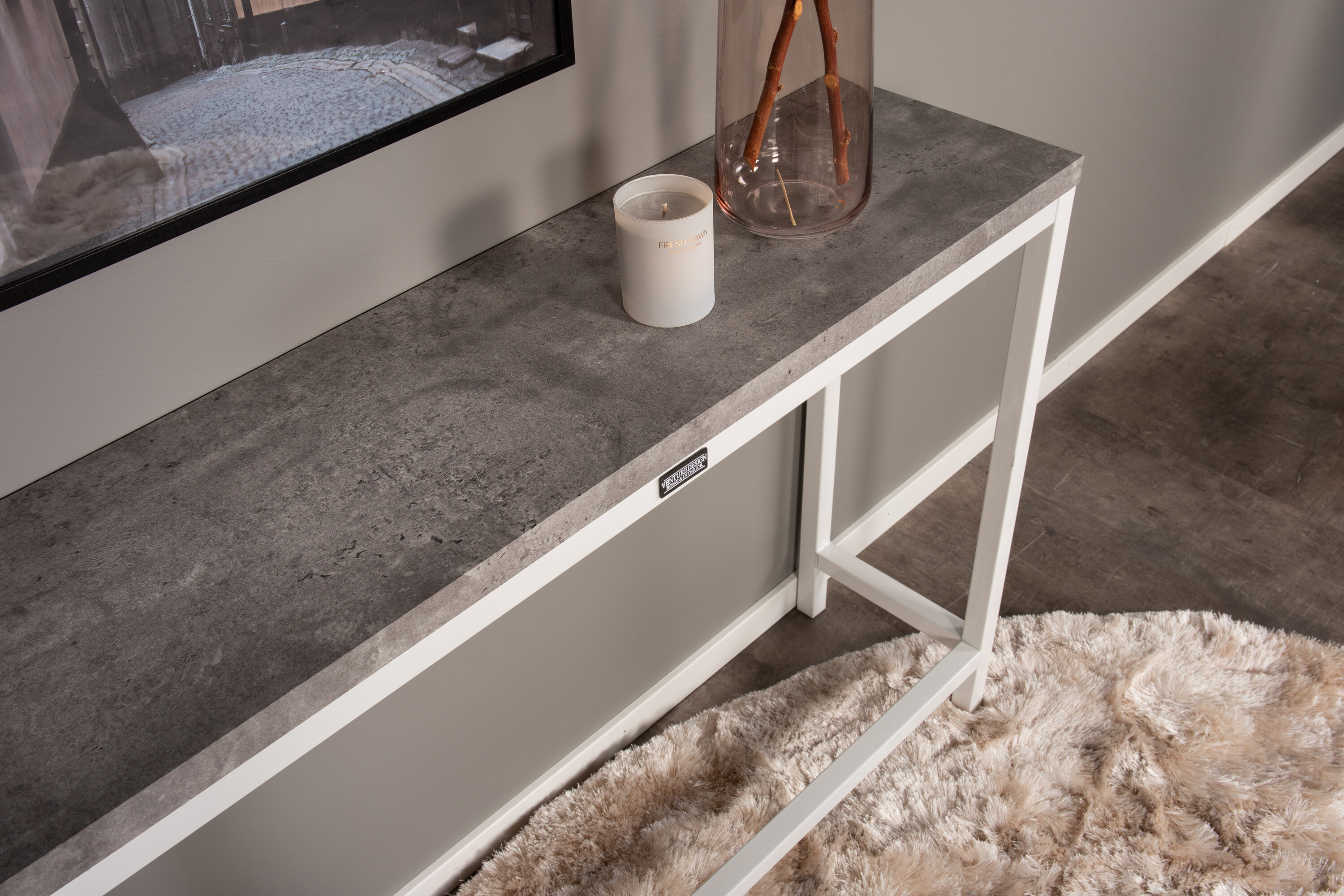 Détail du table d'appoint Rise blanc, gris 110 x 30 cm