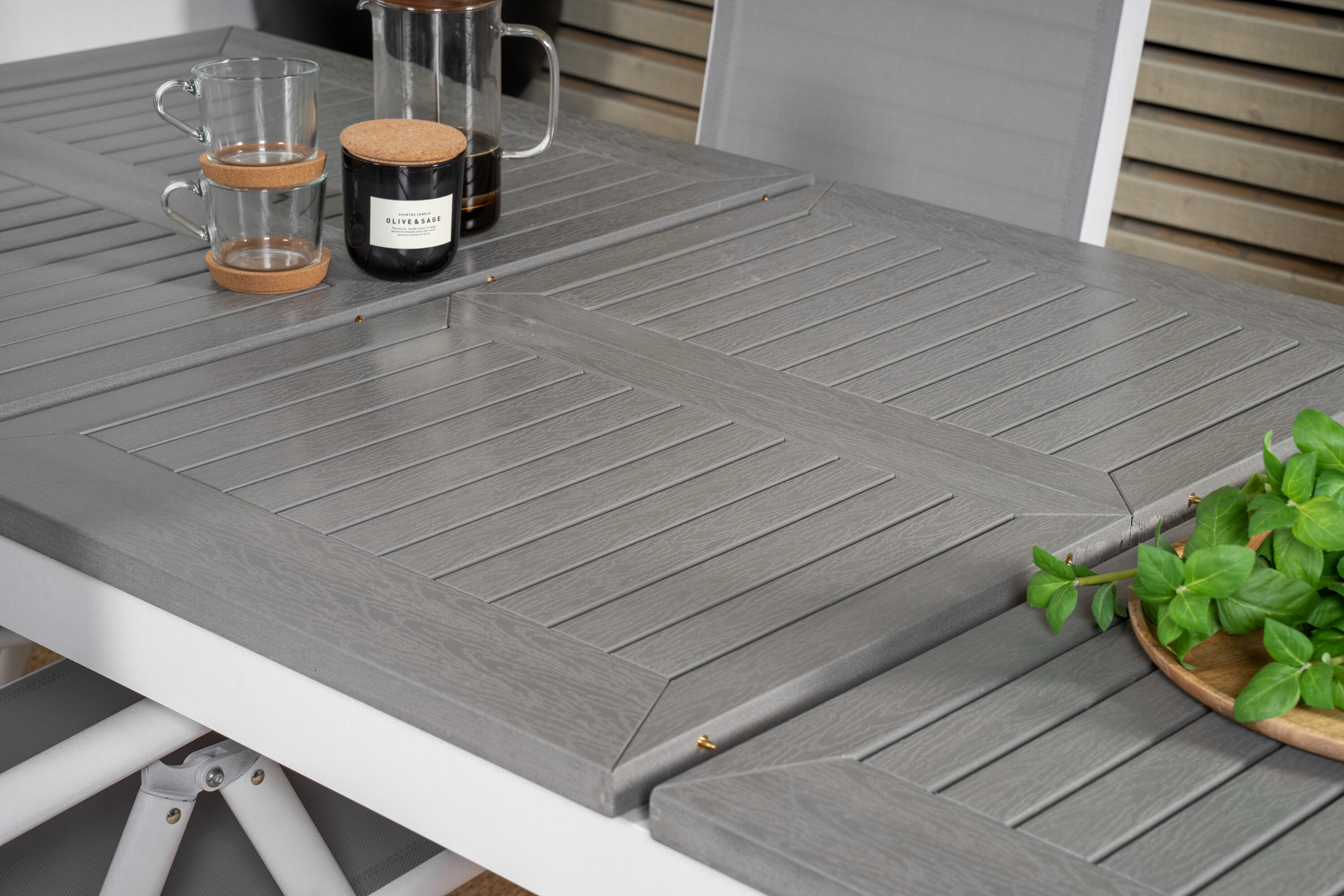 Détail du table à manger rectangulaire Albany gris, blanc 152 x 90 cm