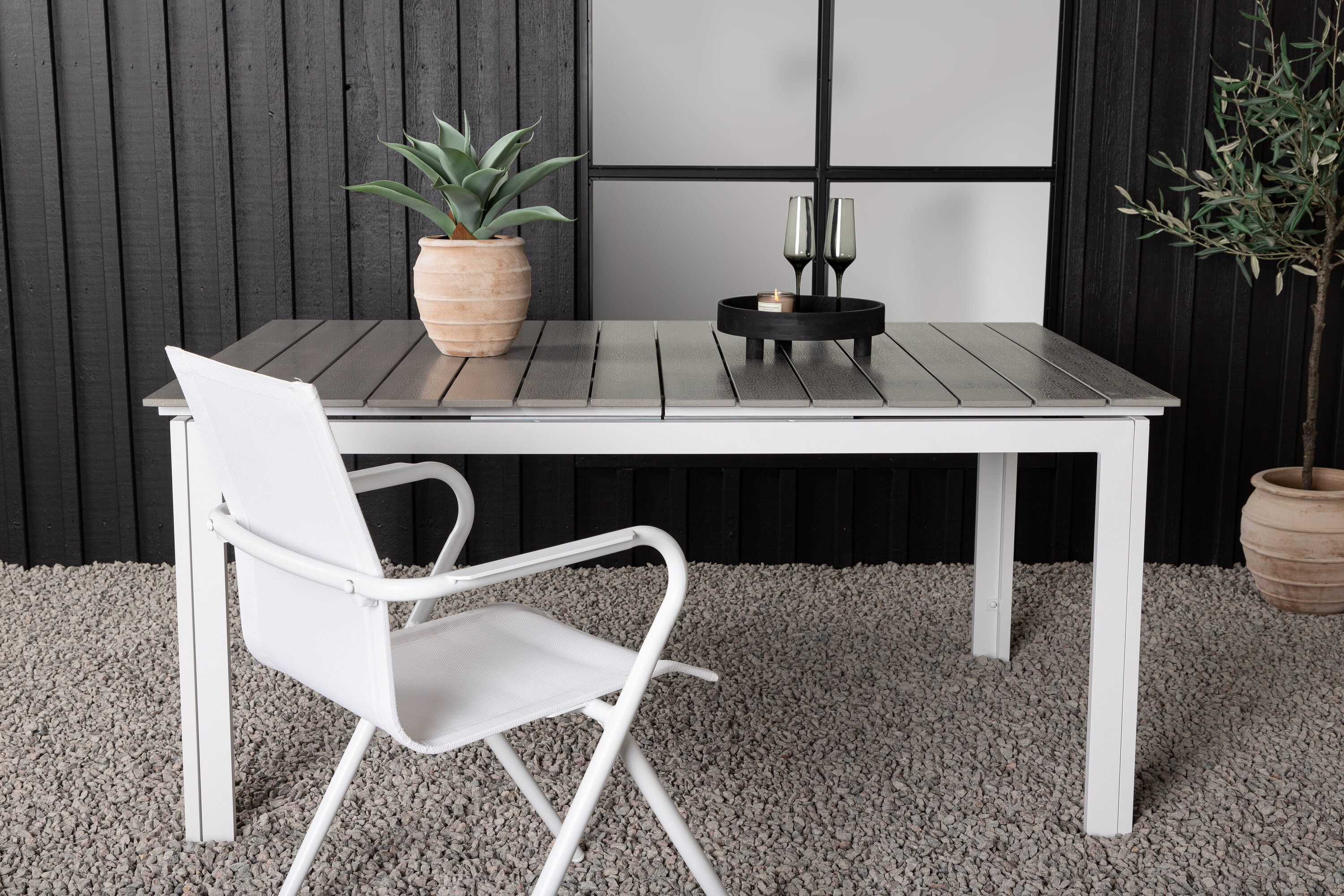 Levels table à manger rectangulaire gris, blanc 160 x 100 cm en situation dans une pièce décorée