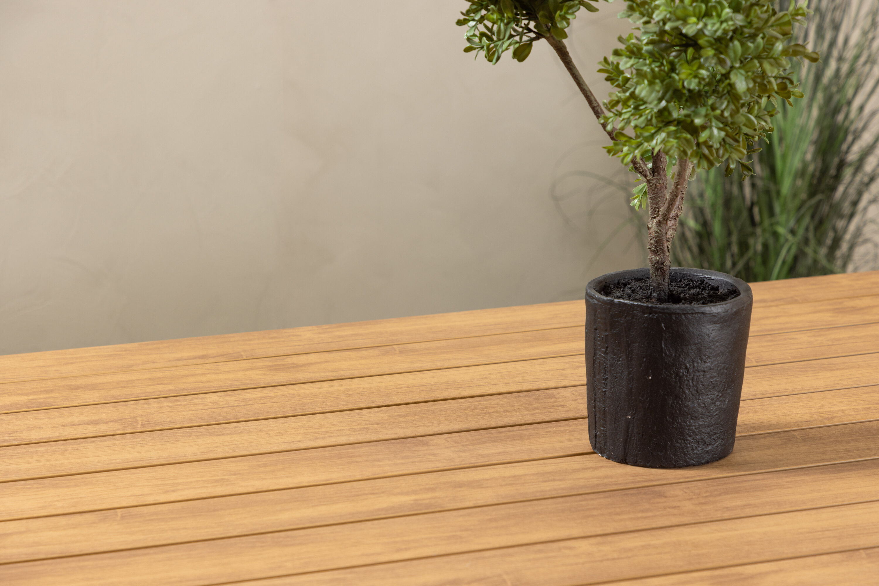 Break table à manger rectangulaire beige 205 x 90 cm en situation dans une pièce décorée
