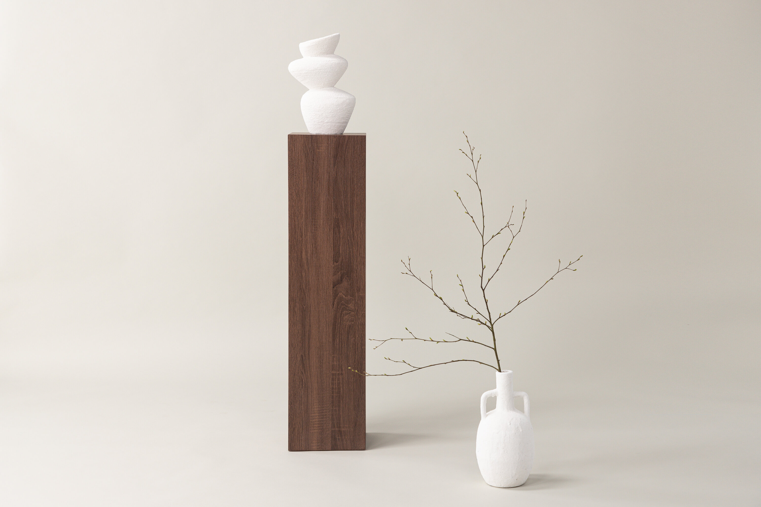 Ramsvik table d'appoint marron 23 x 23 cm en situation dans une pièce décorée