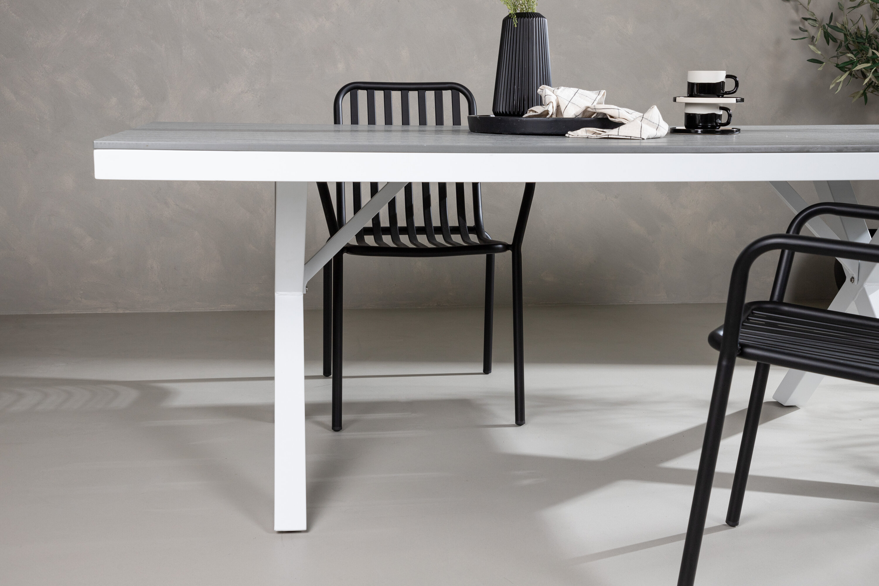 Garcia table à manger rectangulaire blanc, gris, gris clair 200 x 100 cm en situation dans une pièce décorée