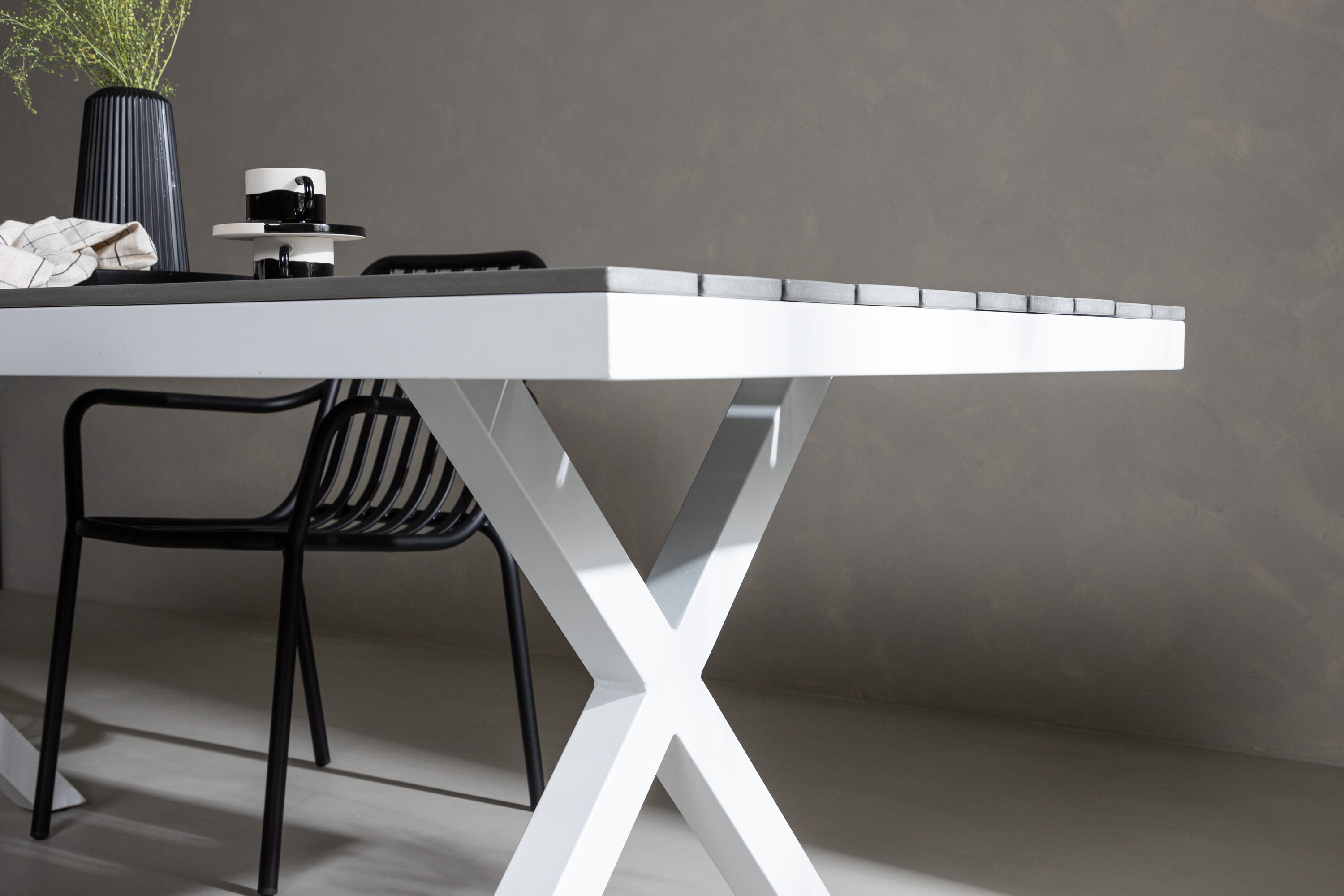 Garcia table à manger rectangulaire blanc, gris, gris clair 200 x 100 cm en situation dans une pièce décorée