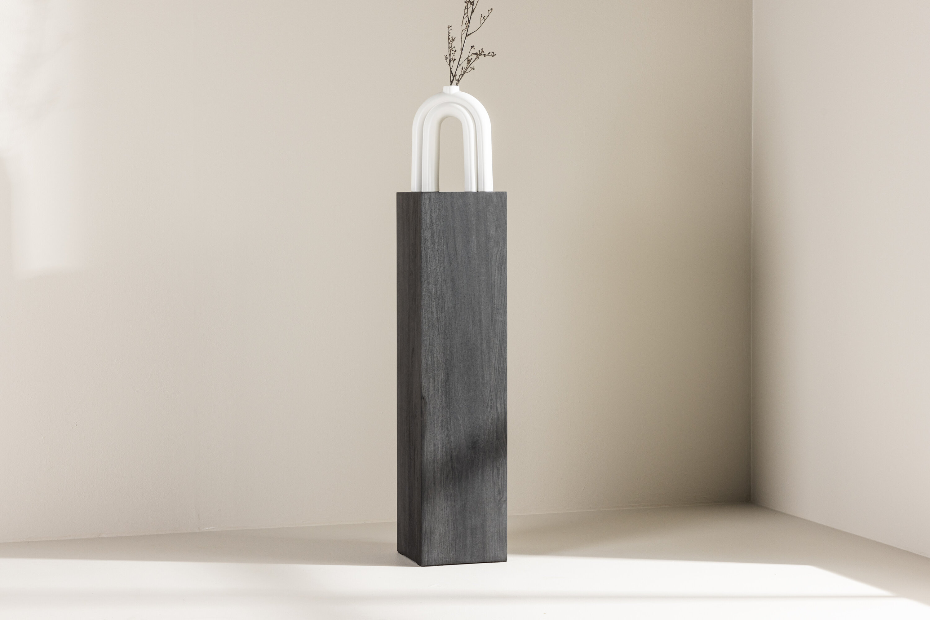 Ramsvik table d'appoint noir 23 x 23 cm en situation dans une pièce décorée