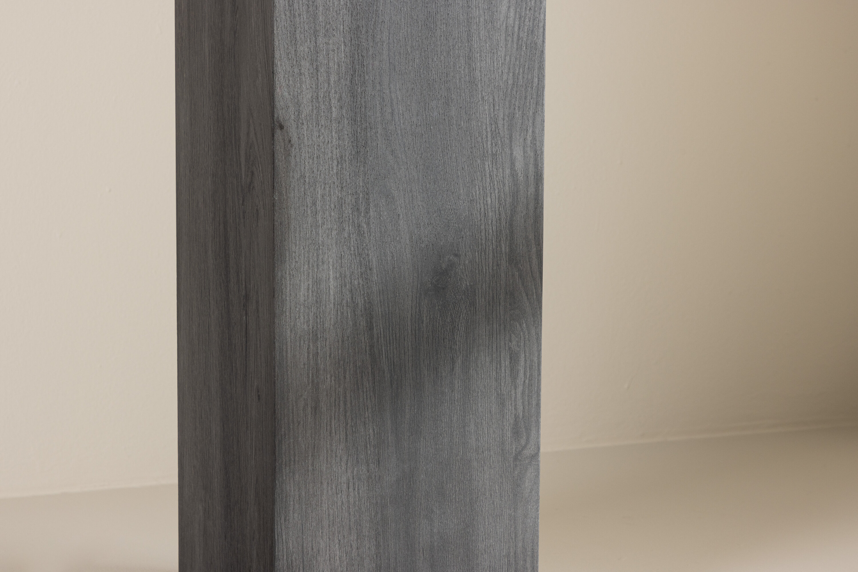 Ramsvik table d'appoint noir 23 x 23 cm en situation dans une pièce décorée