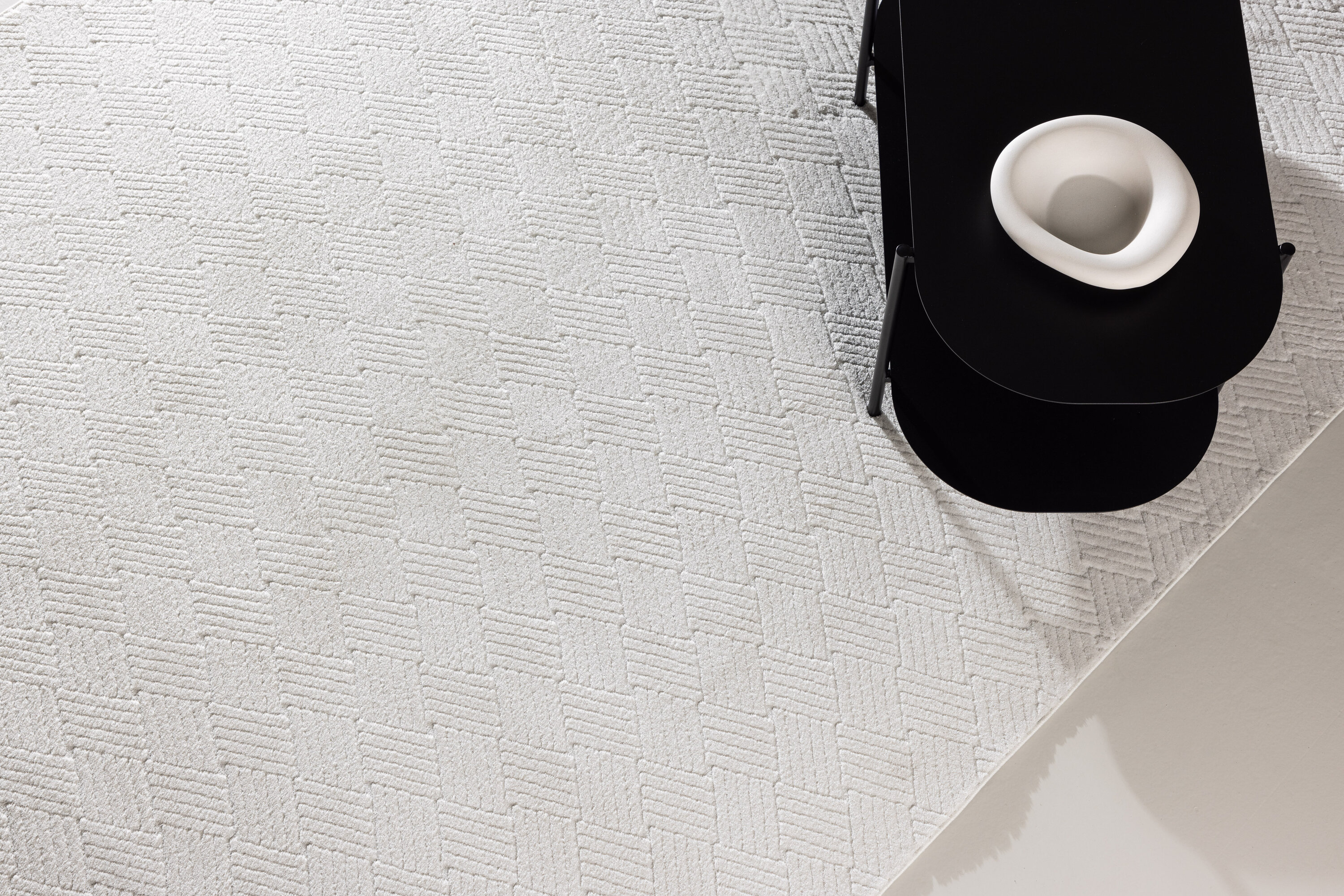 Todd tapis de salon blanc 290 x 200 cm en situation dans une pièce décorée