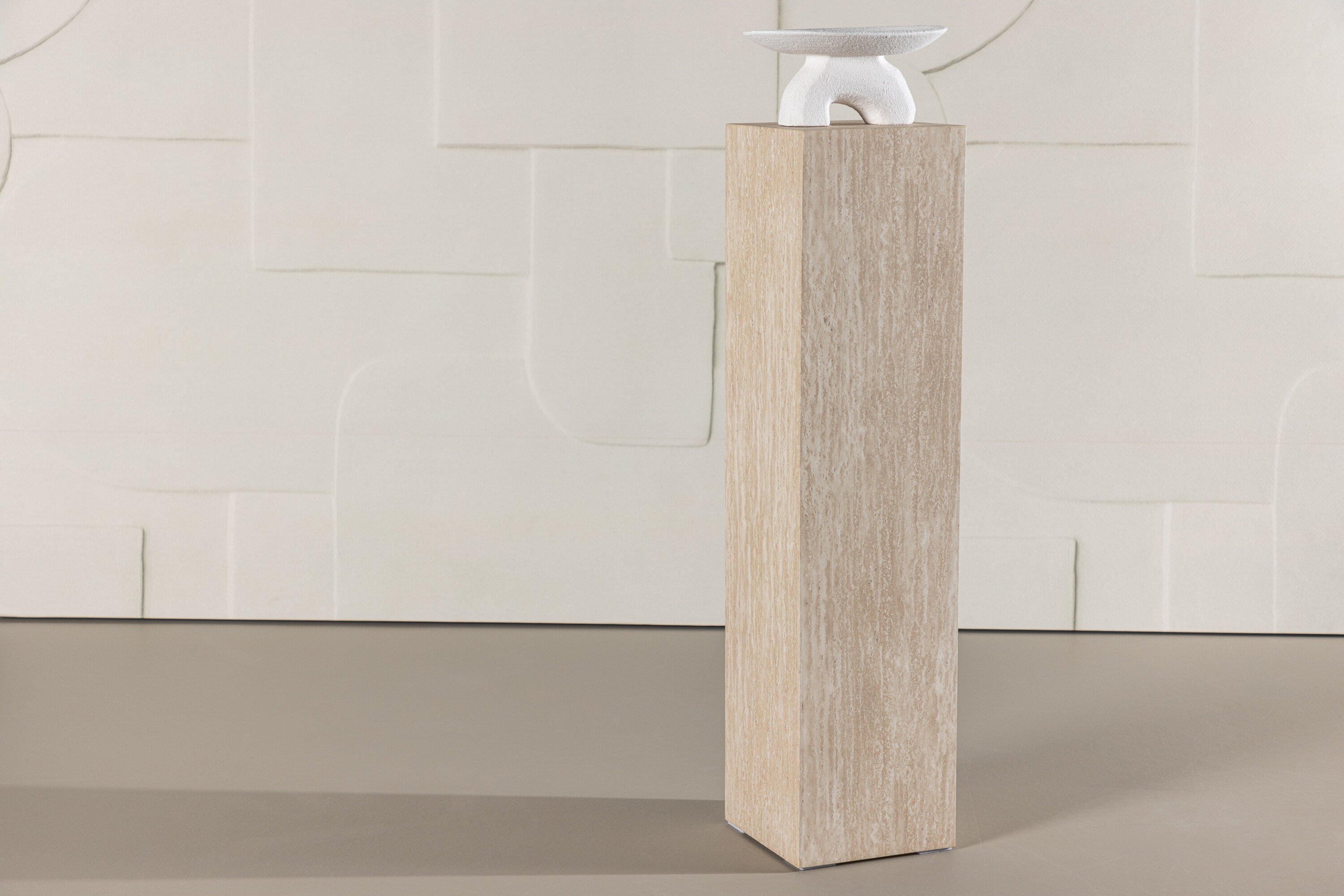 Ramsvik table d'appoint beige 23 x 23 cm en situation dans une pièce décorée