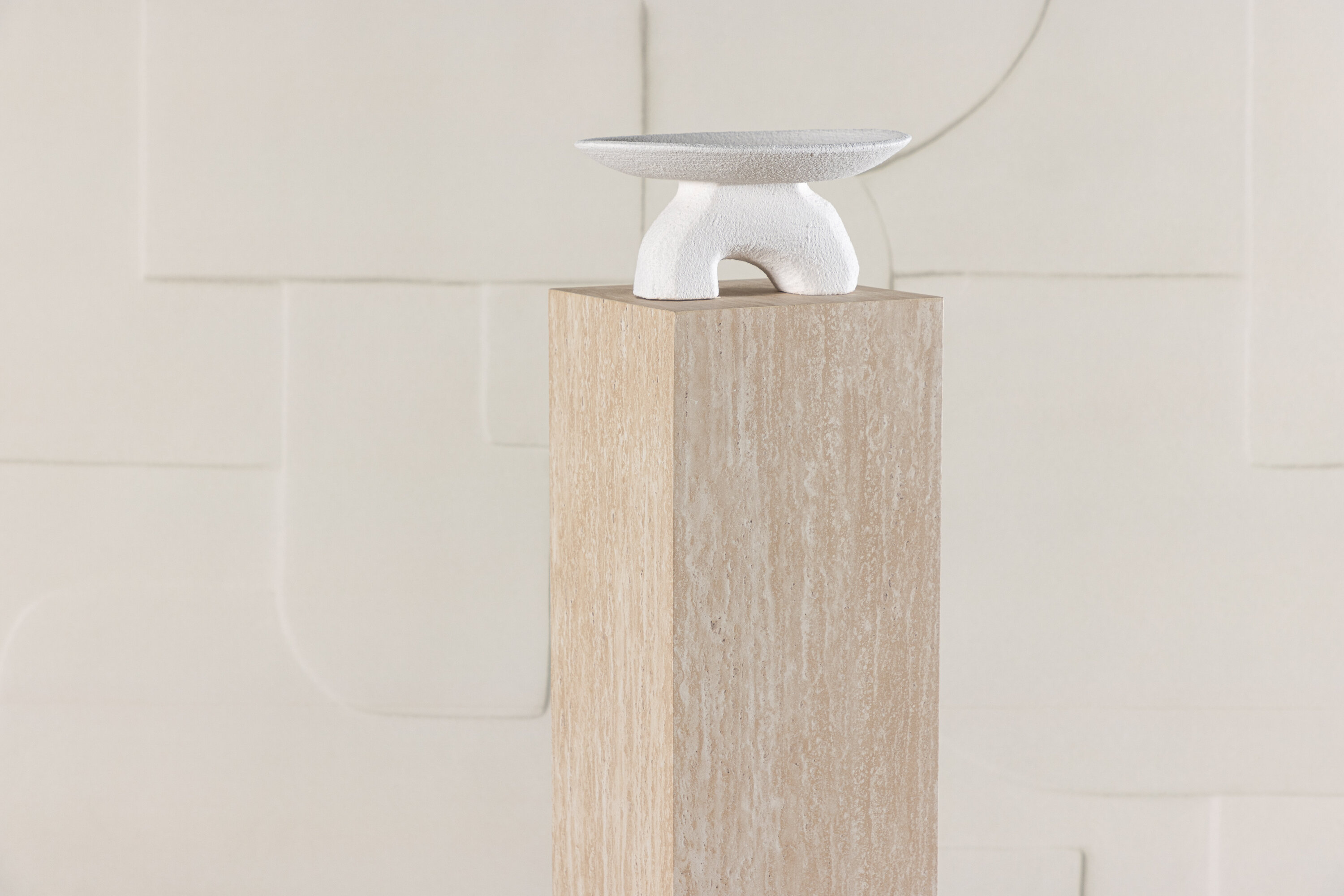 Ramsvik table d'appoint beige 23 x 23 cm en situation dans une pièce décorée