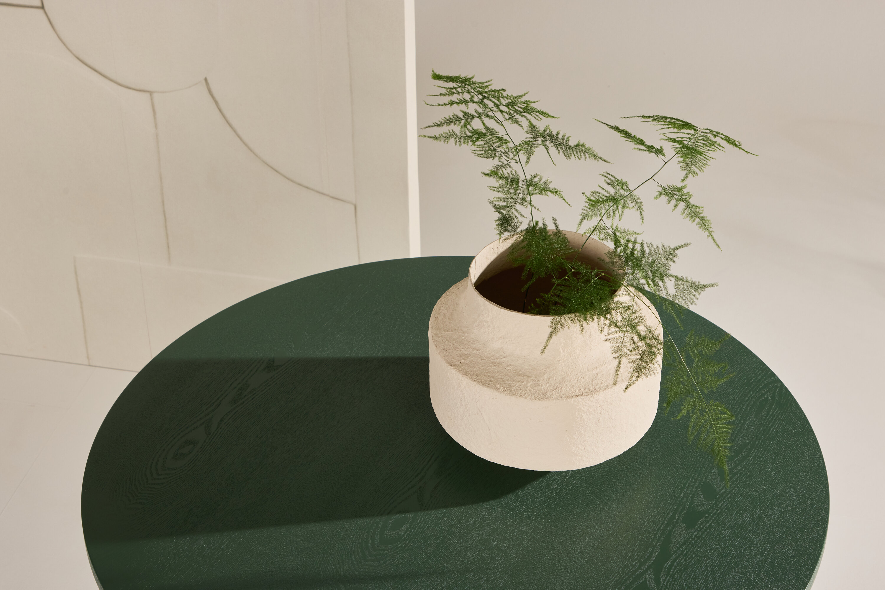 Bootcut table à manger ronde vert ⌀110 cm en situation dans une pièce décorée