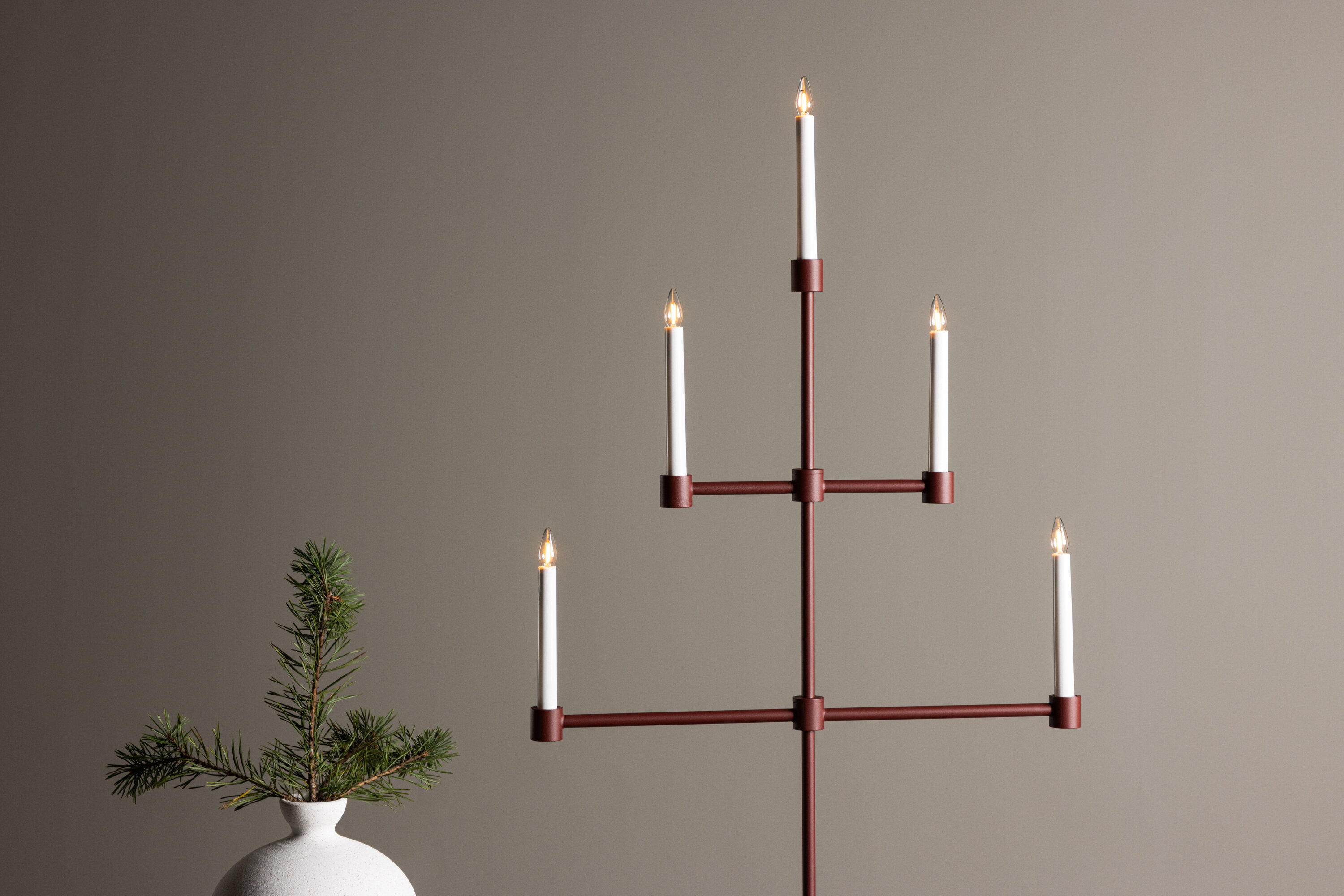 Avoriaz éclairage de noël rouge, blanc 12 x 92 x 53 cm en situation dans une pièce décorée