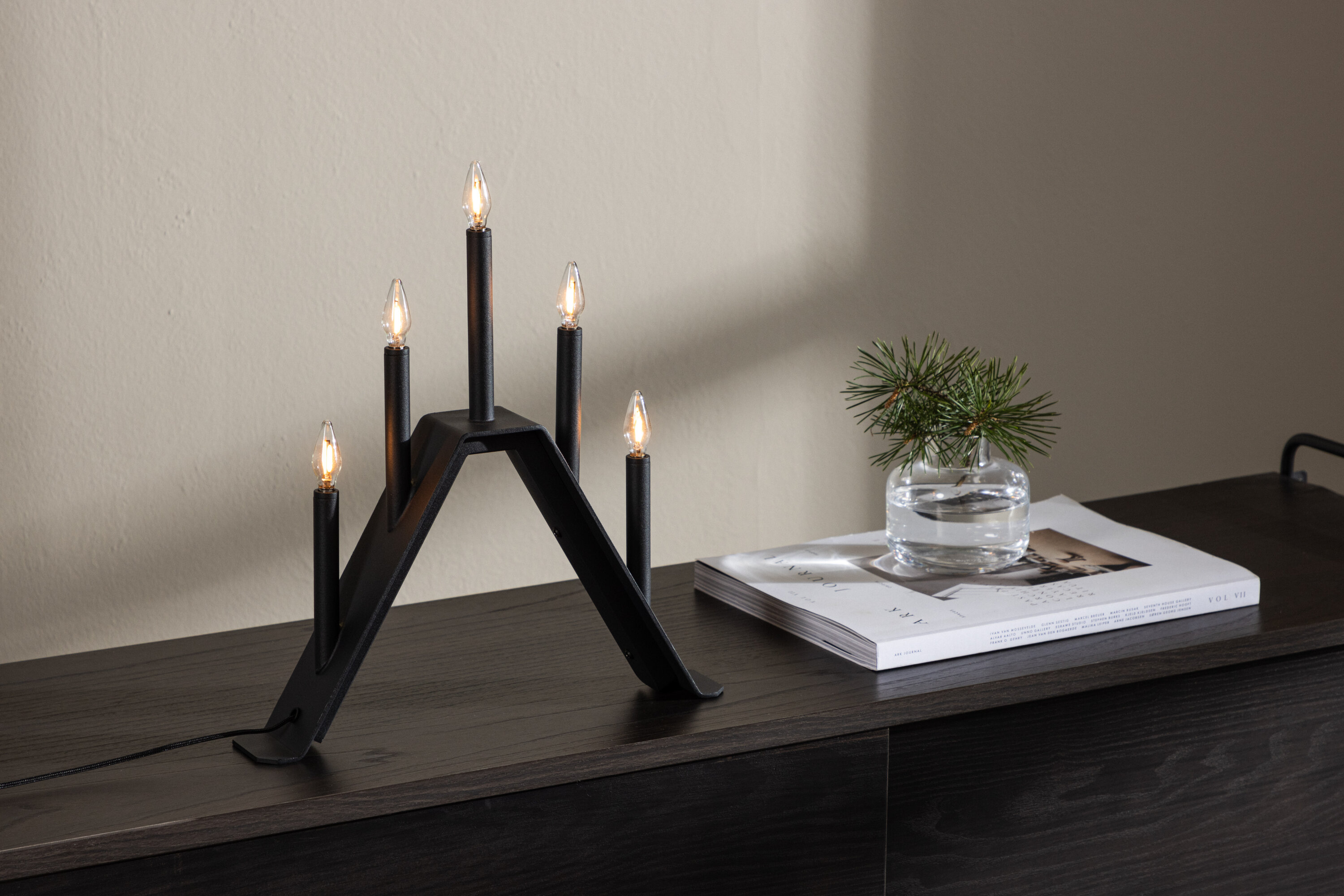 Åre éclairage de noël noir 6 x 36 x 32 cm en situation dans une pièce décorée
