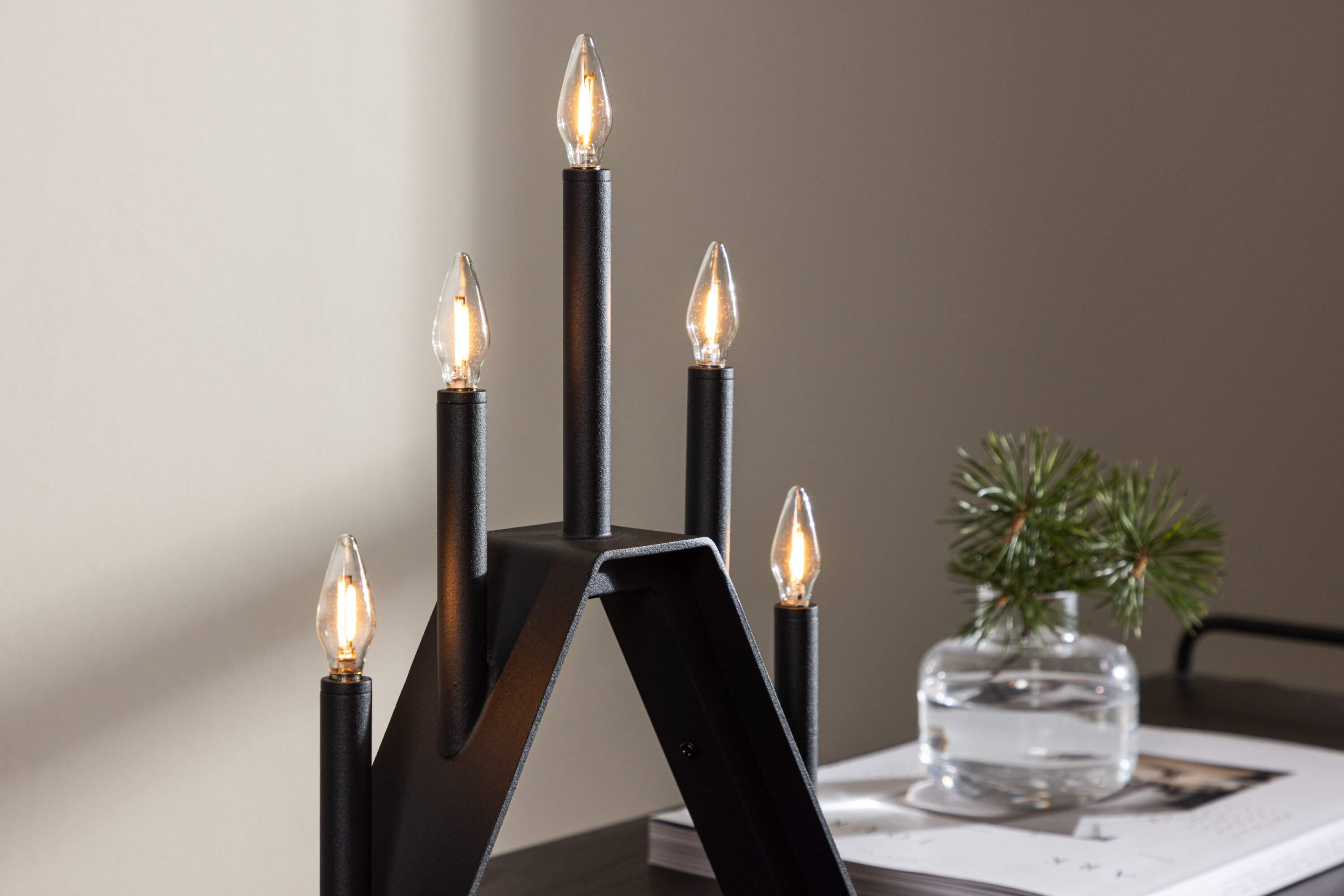 Åre éclairage de noël noir 6 x 36 x 32 cm en situation dans une pièce décorée