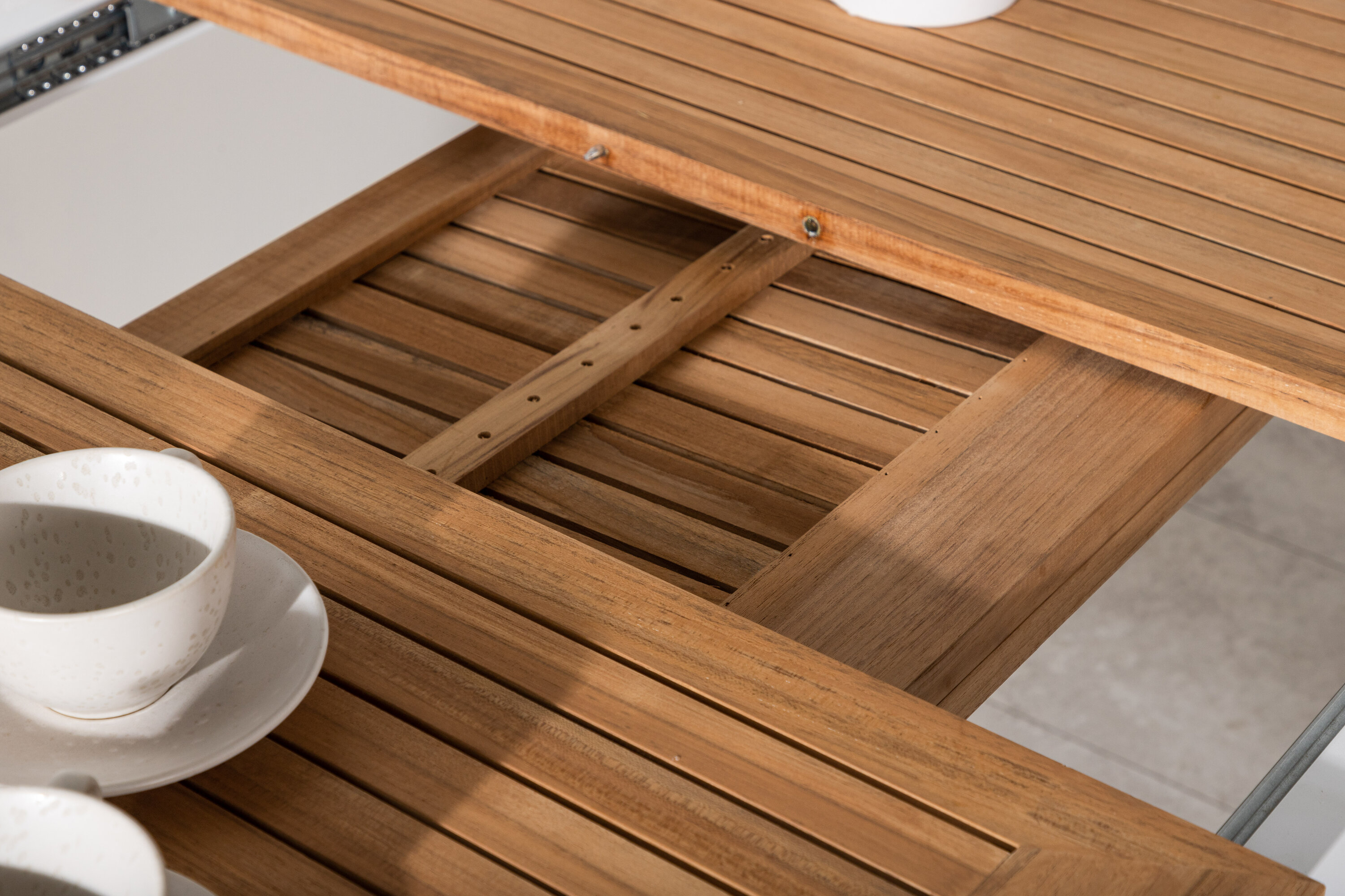 Panama table à manger rectangulaire naturel, blanc 160 x 90 cm en situation dans une pièce décorée