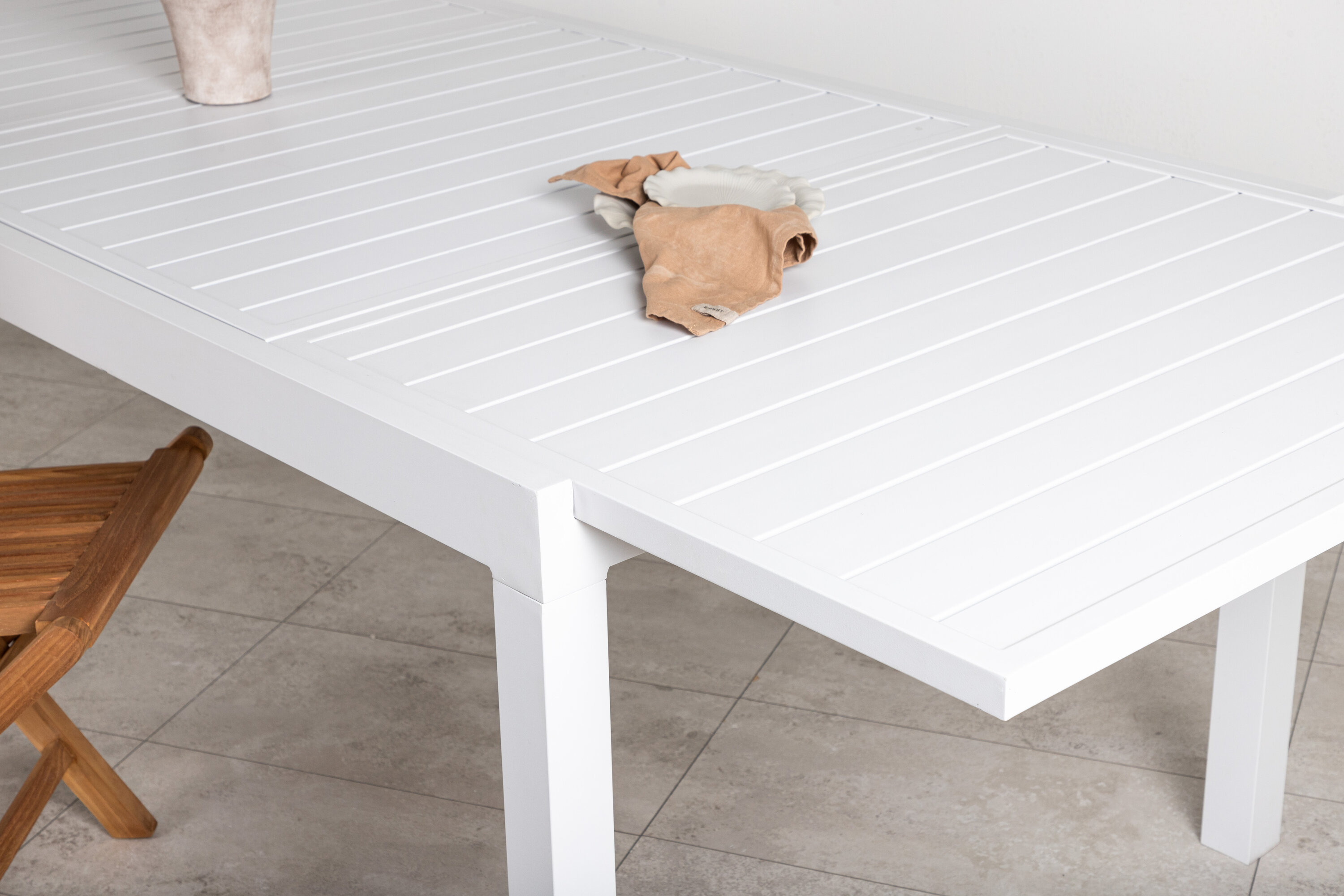 Détail du table à manger rectangulaire Marbella blanc 160 x 100 cm