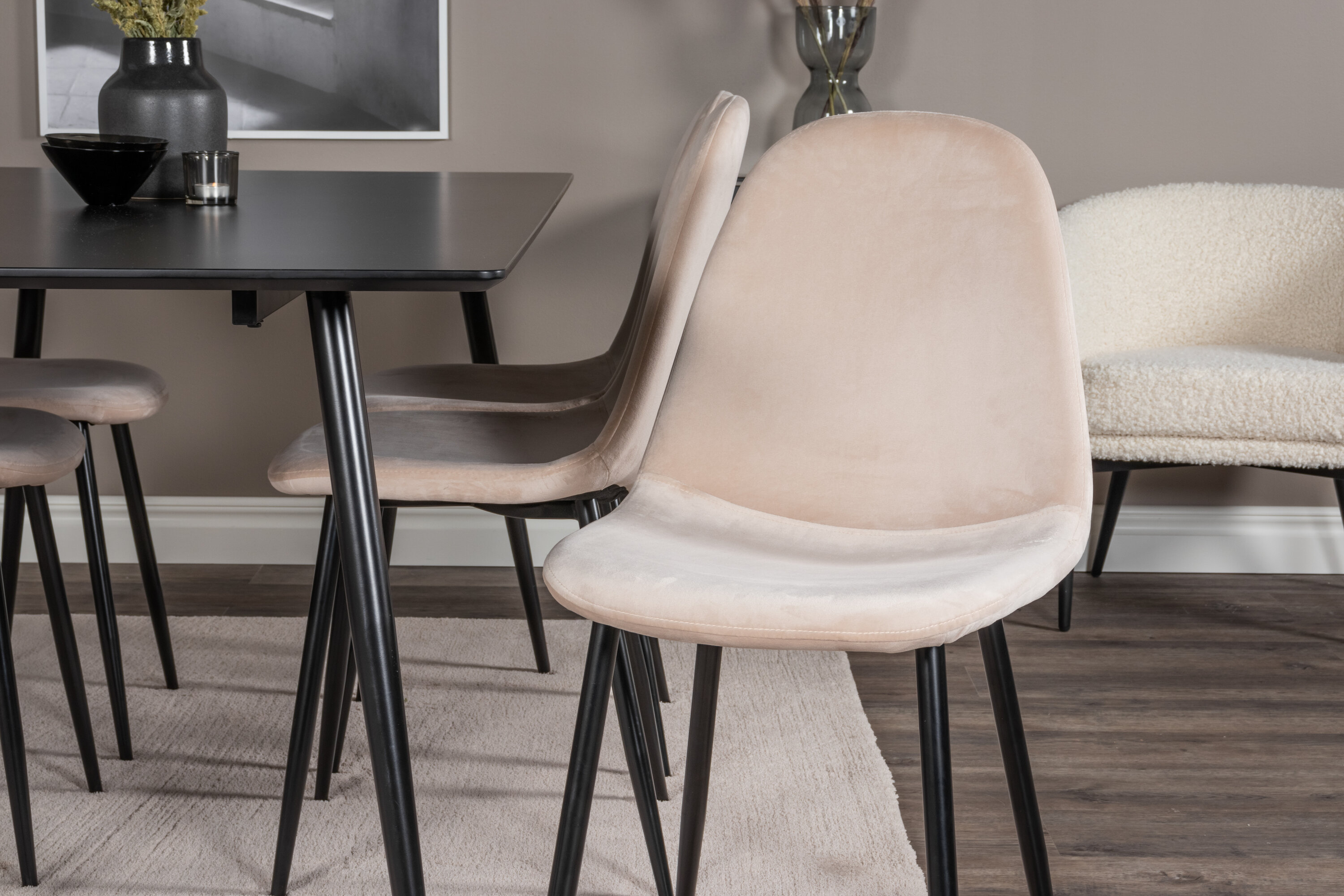 Détail du ensemble repas rectangulaire Silar, Polar noir, beige Table : 75 x 180 x 90 Chaise : 53,3 x 88 x 42,5 cm