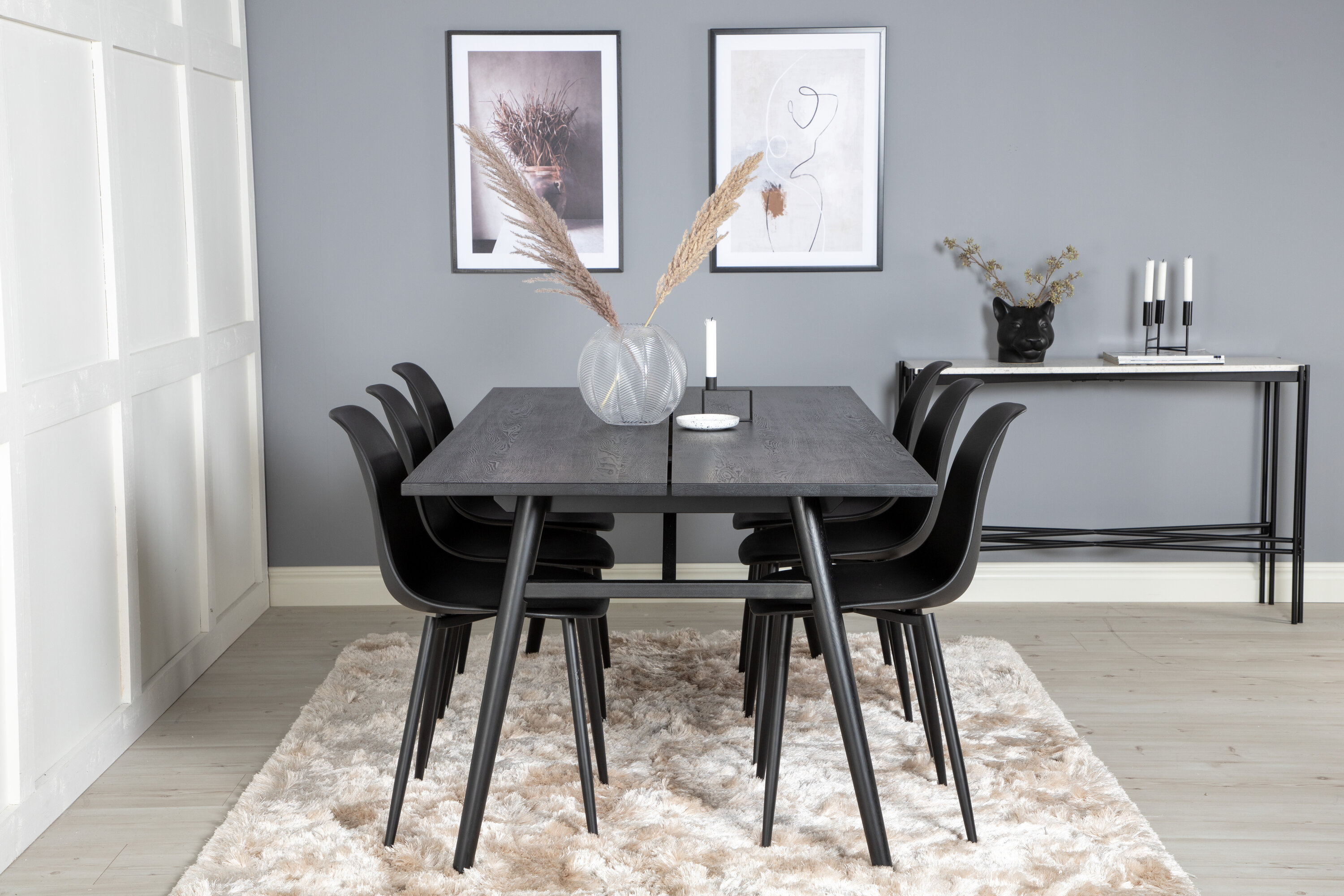 Détail du ensemble repas rectangulaire Sleek, Polar noir, brossé clair Table : 75 x 195 x 95 Chaise : 58 x 81 x 45,5 cm