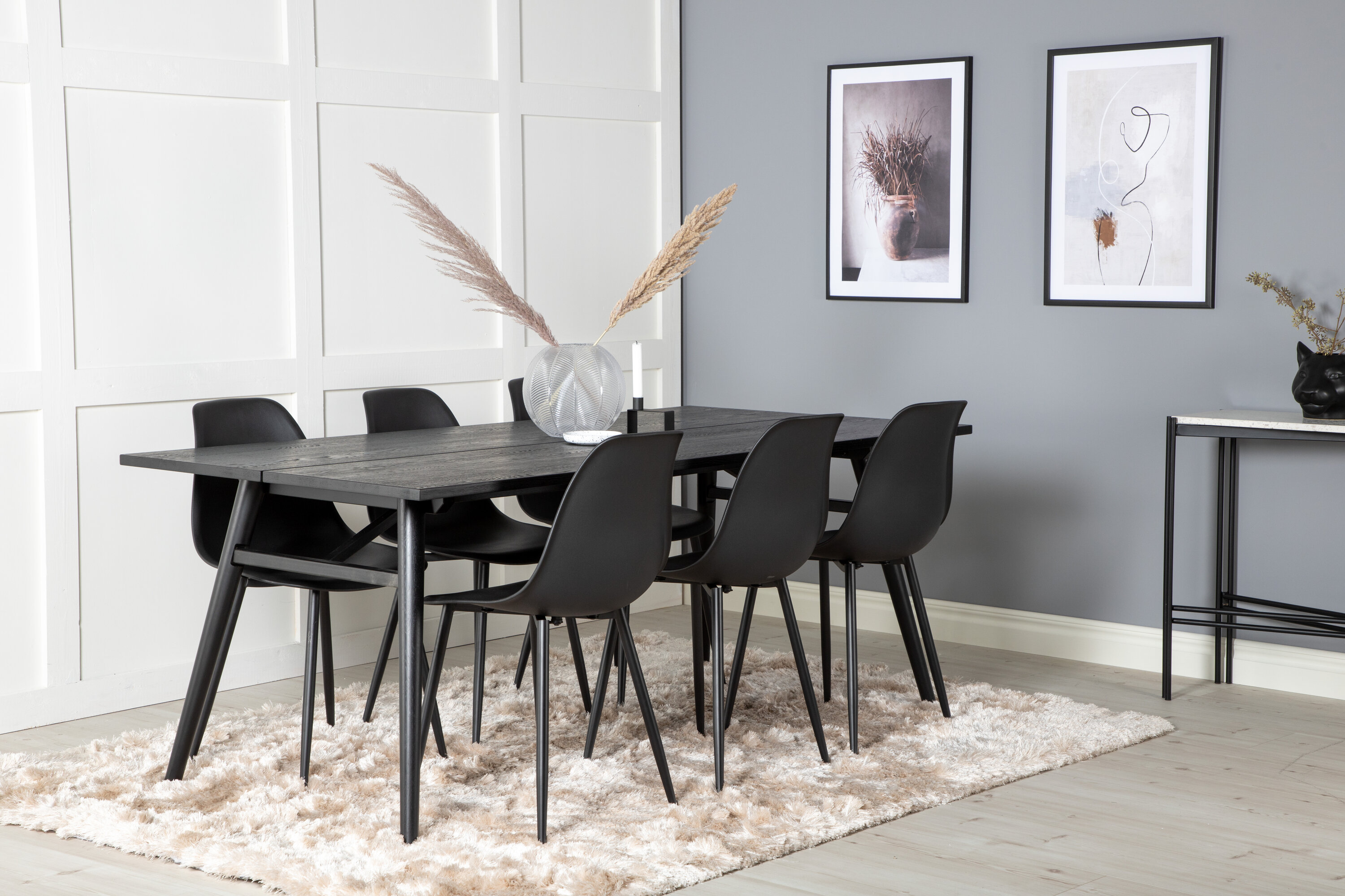 Détail du ensemble repas rectangulaire Sleek, Polar noir, brossé clair Table : 75 x 195 x 95 Chaise : 58 x 81 x 45,5 cm
