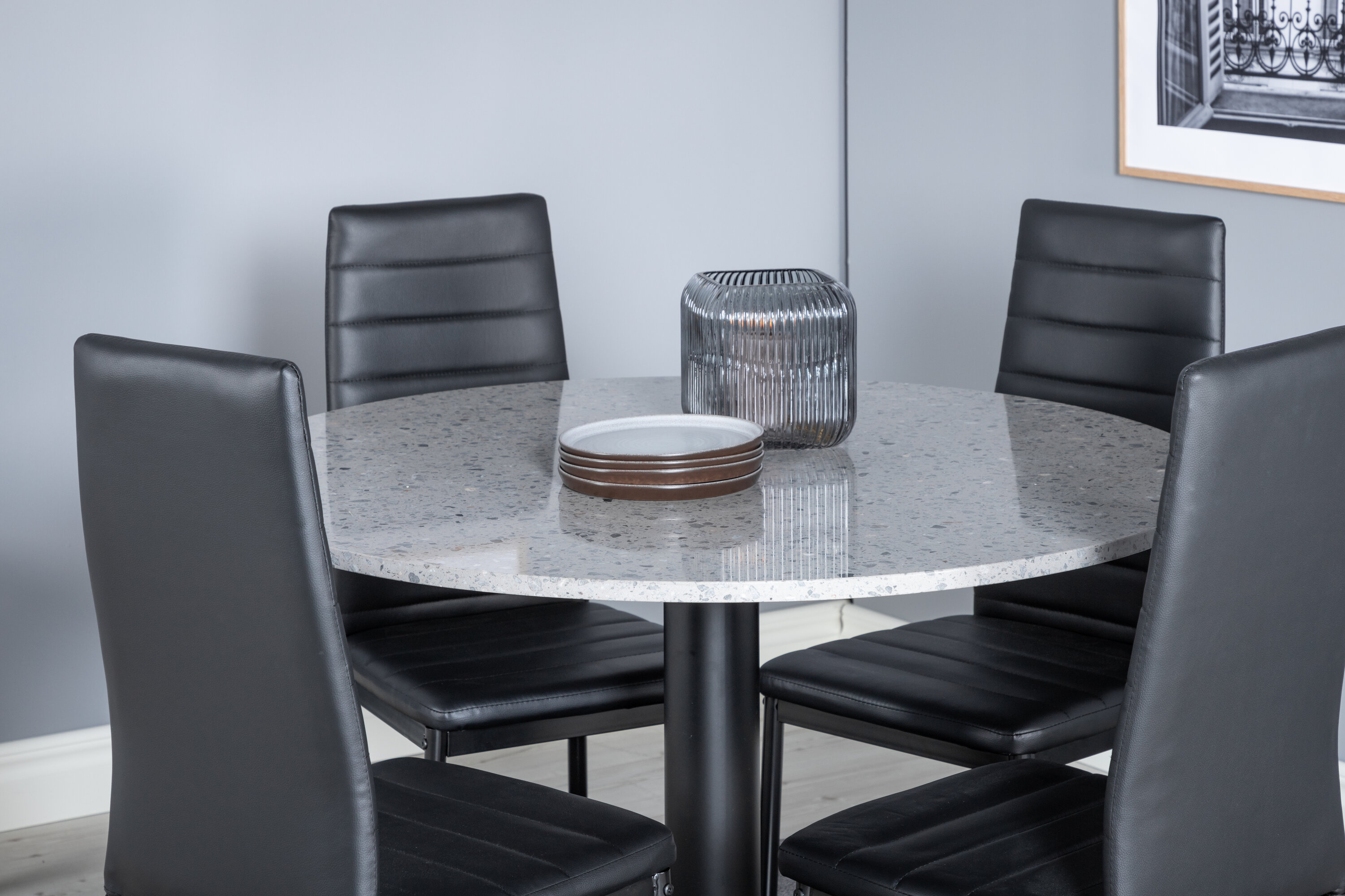 Détail du ensemble repas rond Razzia, Slim gris, noir Table : ⌀106 Chaise : 48 x 98 x 42 cm