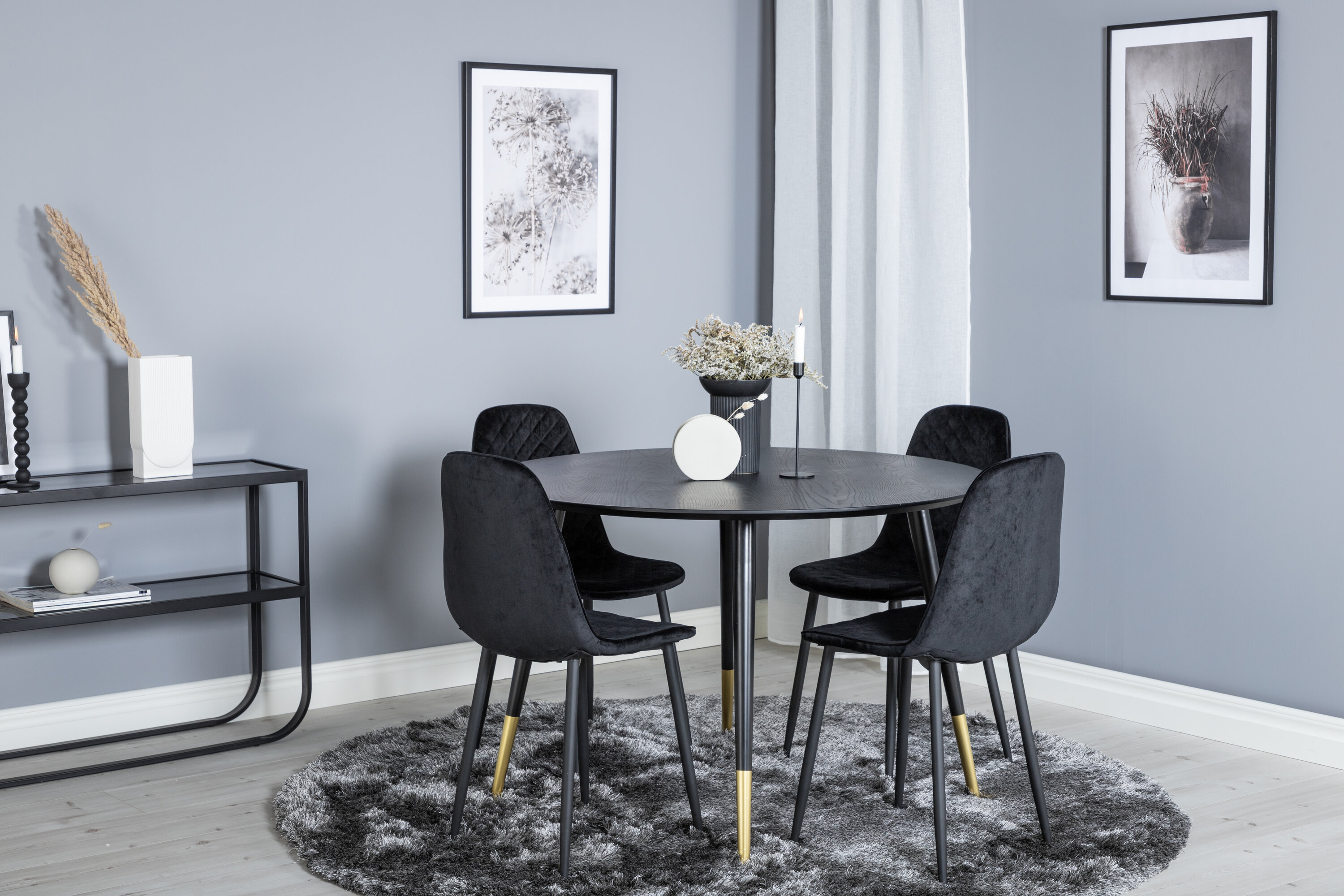 Détail du ensemble repas rond Dipp, Polar noir, doré Table : ⌀115 Chaise : 52 x 86 x 44 cm