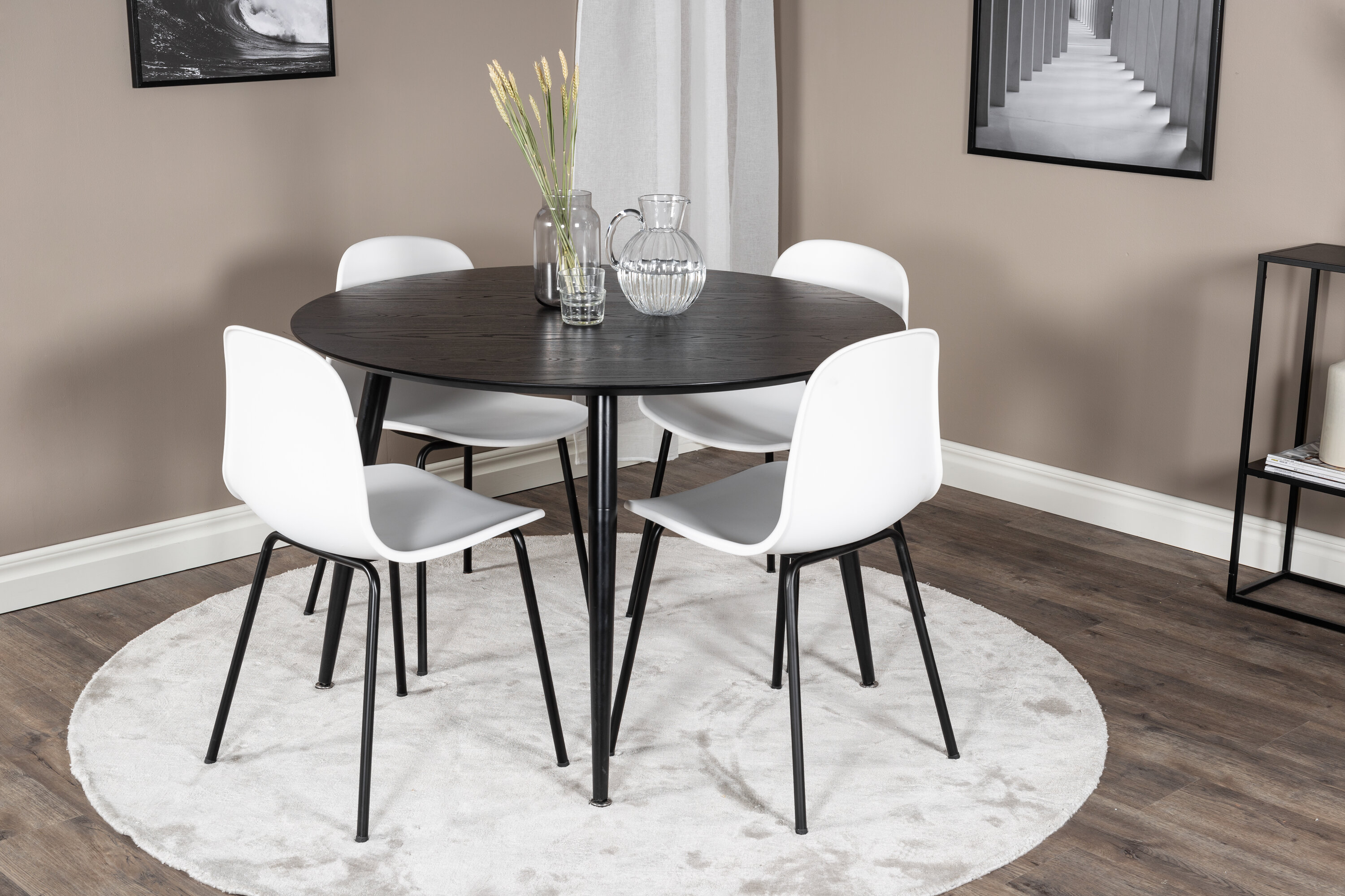 Détail du ensemble repas rond Dipp, Arctic noir, blanc Table : ⌀115 Chaise : 47,5 x 82 x 49 cm