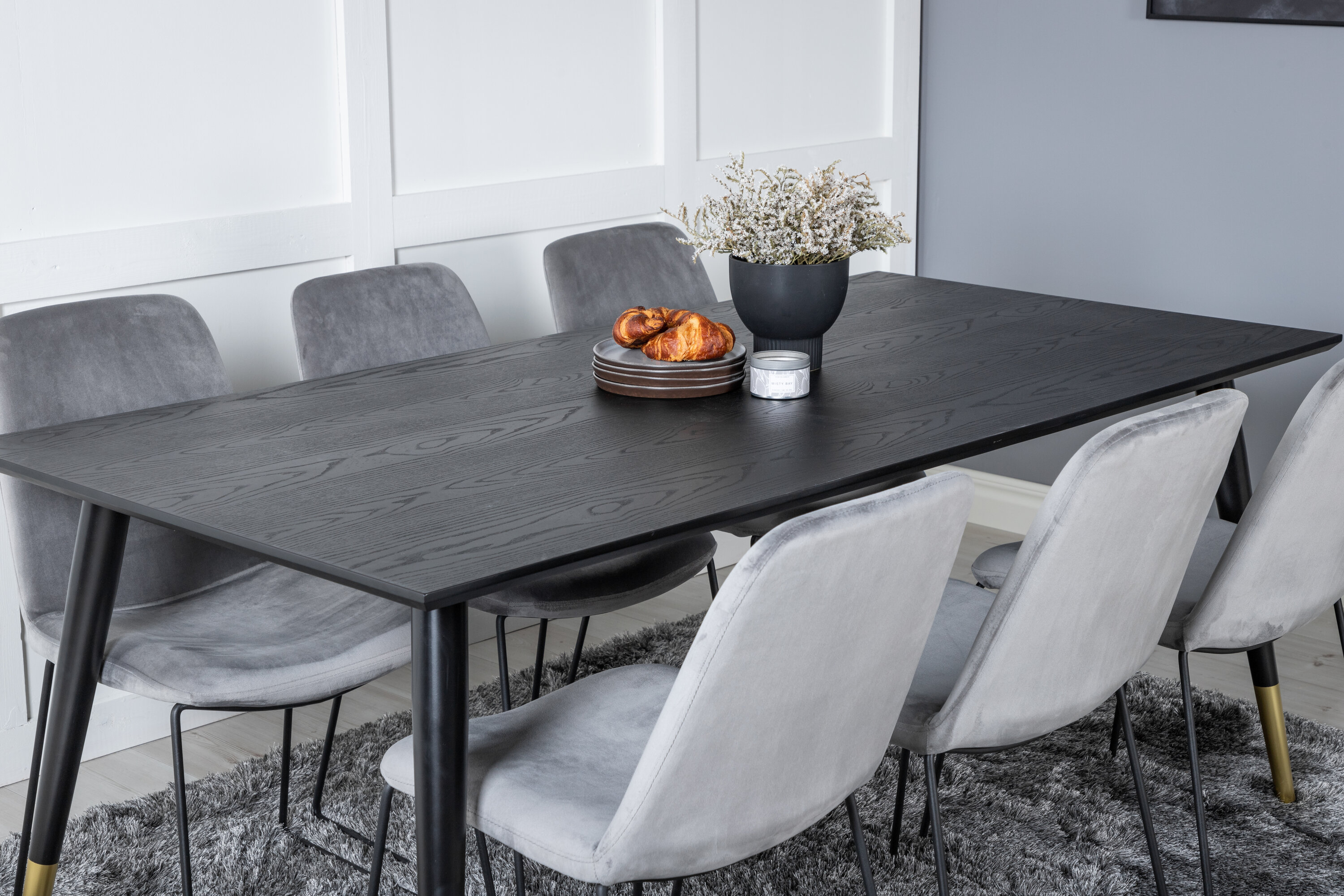 Détail du ensemble repas rectangulaire Dipp, Muce noir, gris, doré Table : 75 x 180 x 90 Chaise : 63 x 84 x 43 cm