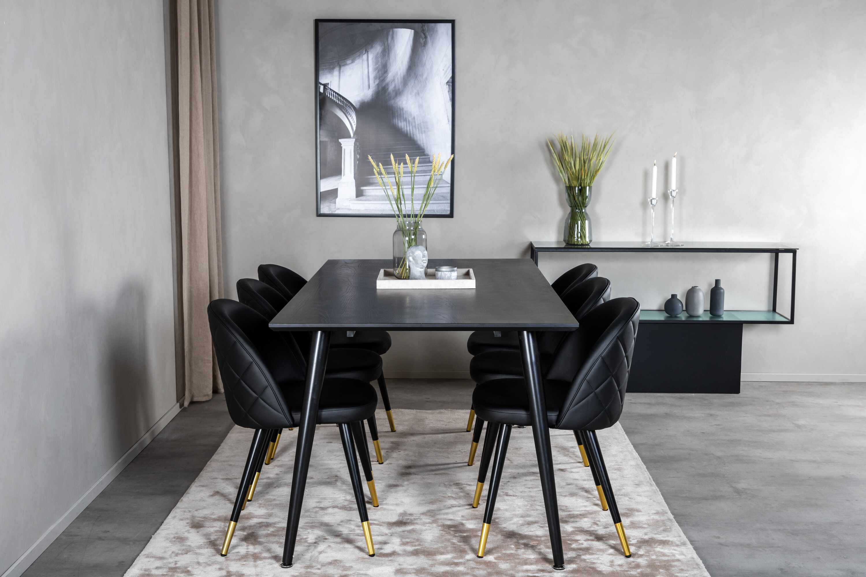 Détail du ensemble repas rectangulaire Dipp, Velvet noir, doré Table : 75,5 x 180 x 90 Chaise : 57 x 76,5 x 50 cm