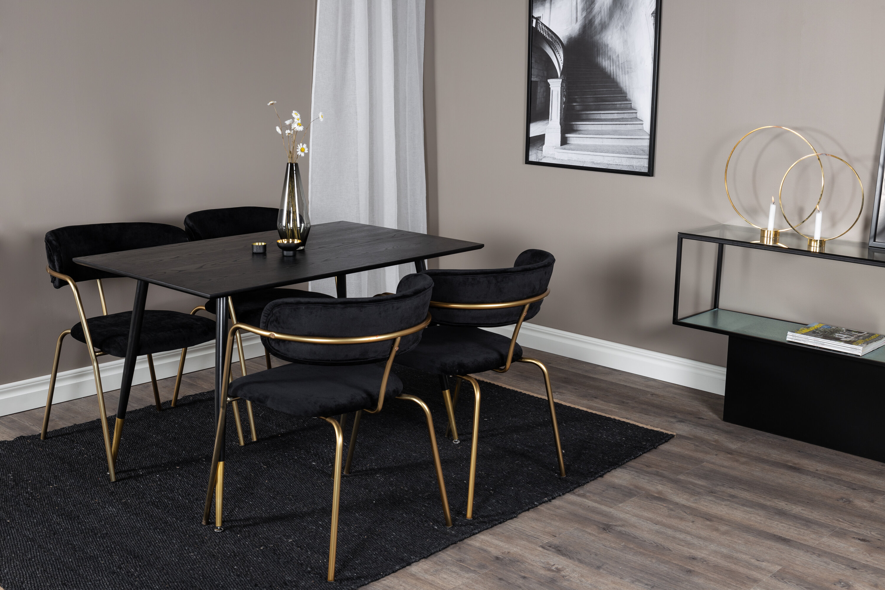 Détail du ensemble repas rond Dipp, Arrow noir, doré Table : 75 x 120 x 85 Chaise : 61 x 79 x 58 cm