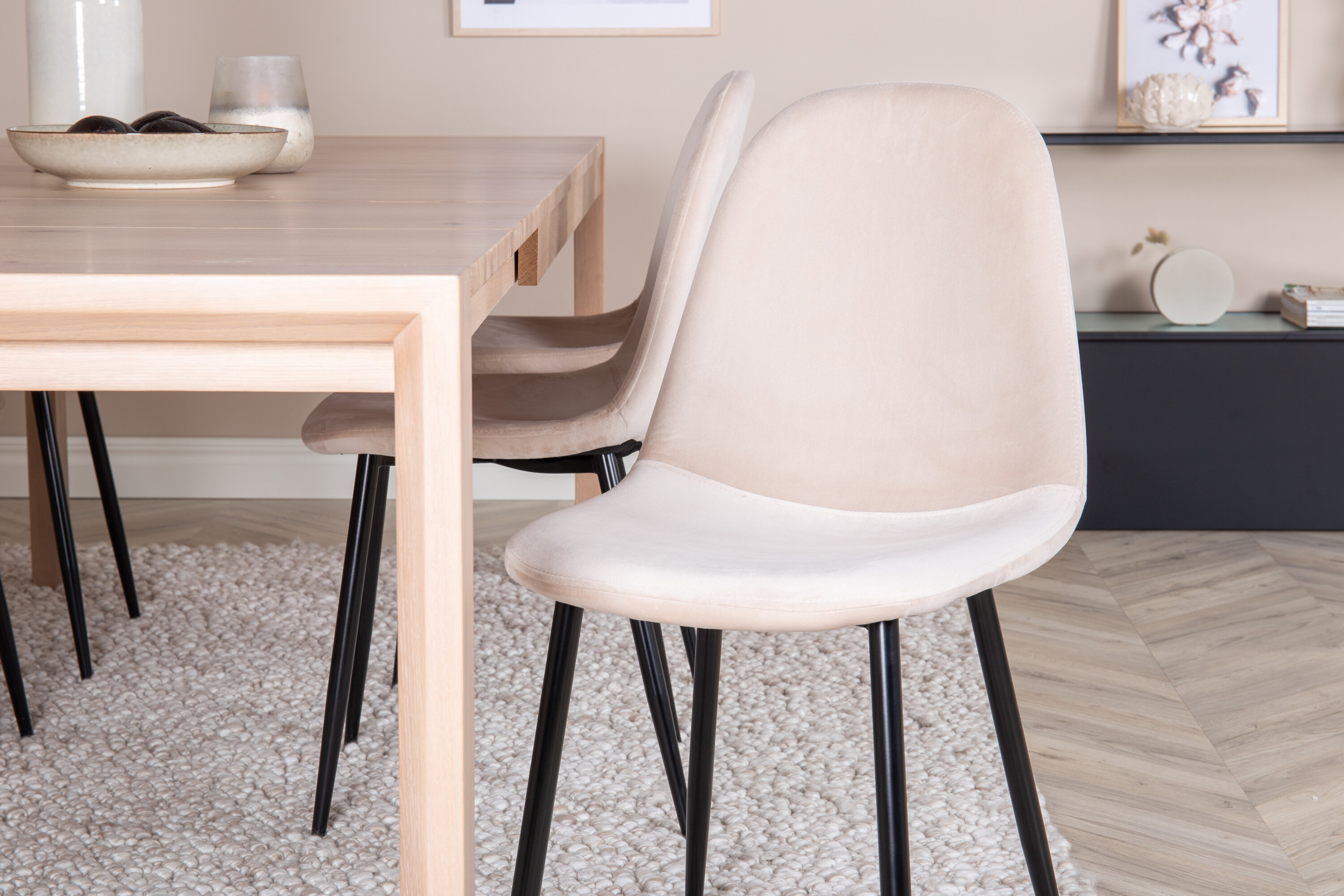 Détail du ensemble repas rectangulaire Slider, Polar blanchi, beige, noir Table : 75 x 170 x 95 Chaise : 53,3 x 88 x 42,5 cm