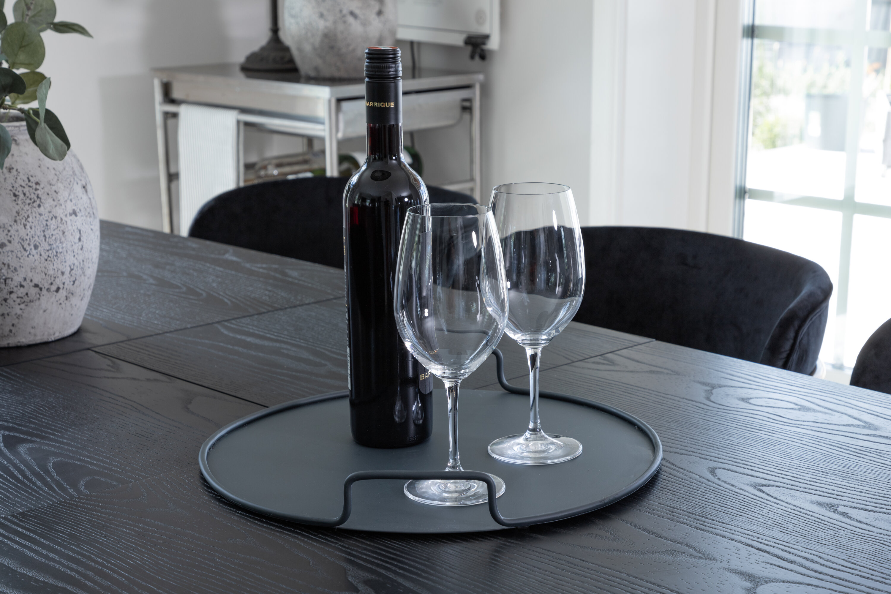 Détail du ensemble repas rectangulaire Gold, Arrow noir, doré Table : 76 x 180 x 85 Chaise : 61 x 79 x 58 cm