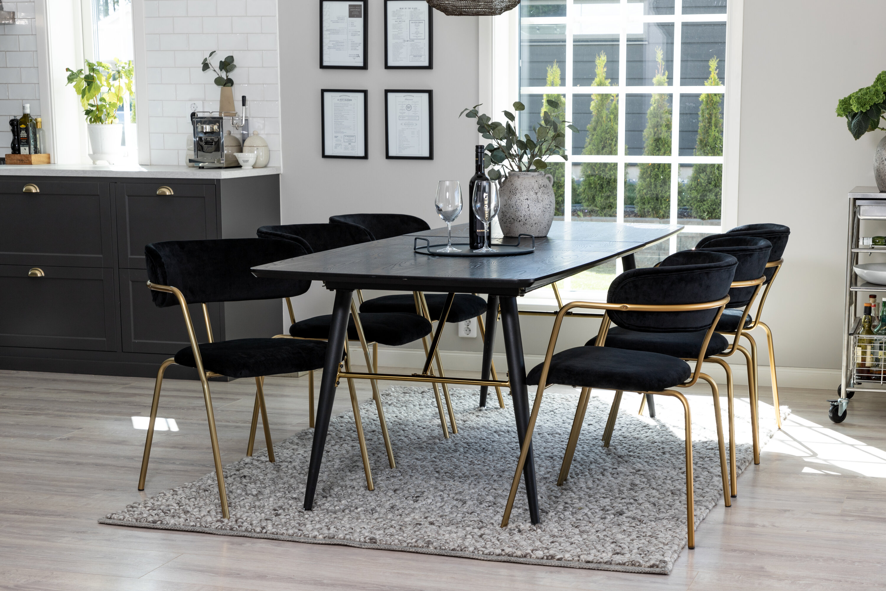 Détail du ensemble repas rectangulaire Gold, Arrow noir, doré Table : 76 x 180 x 85 Chaise : 61 x 79 x 58 cm