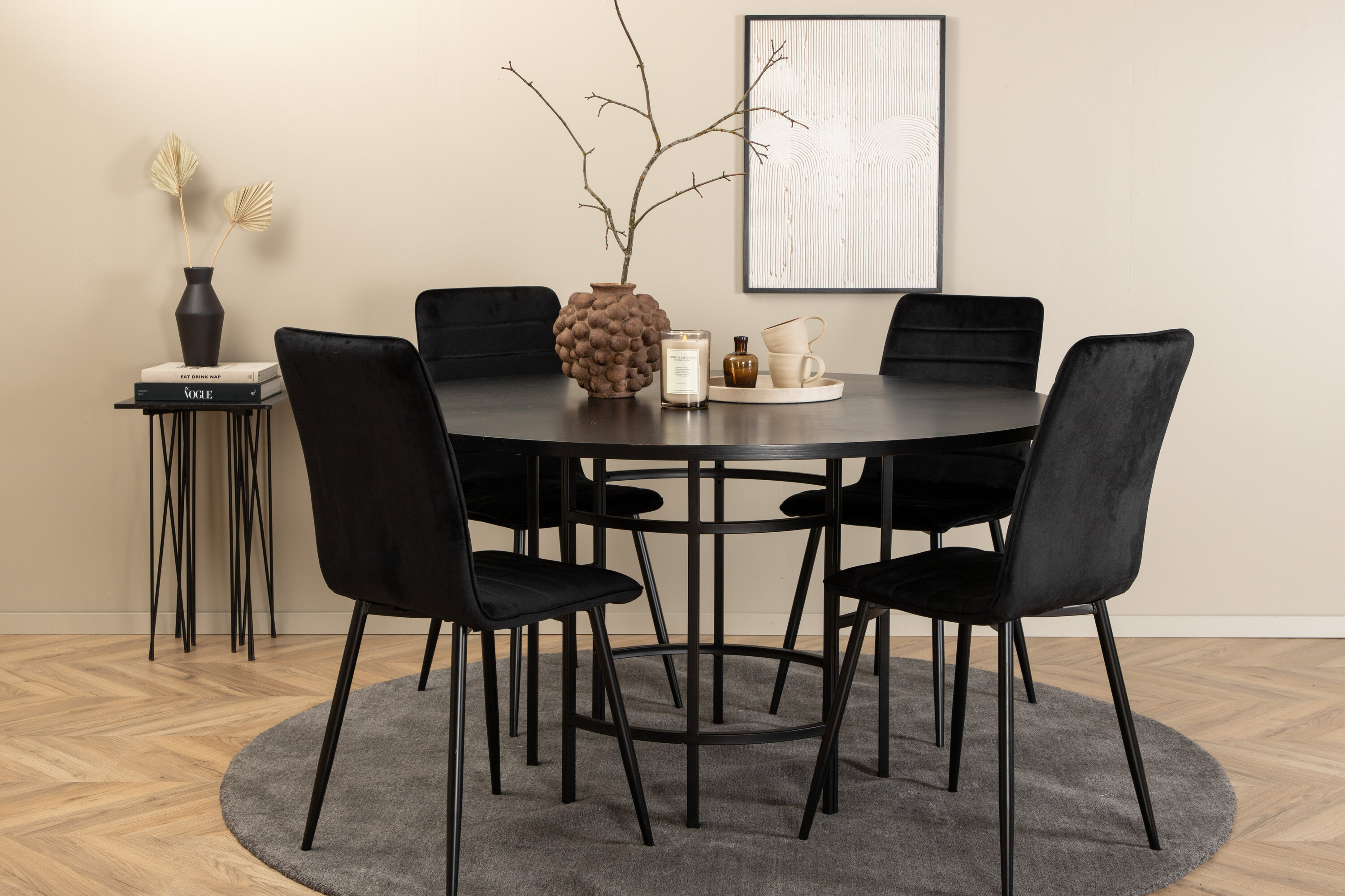 Détail du ensemble repas rond Copenhagen, Windu noir Table : ⌀140 Chaise : 49 x 94 x 43 cm
