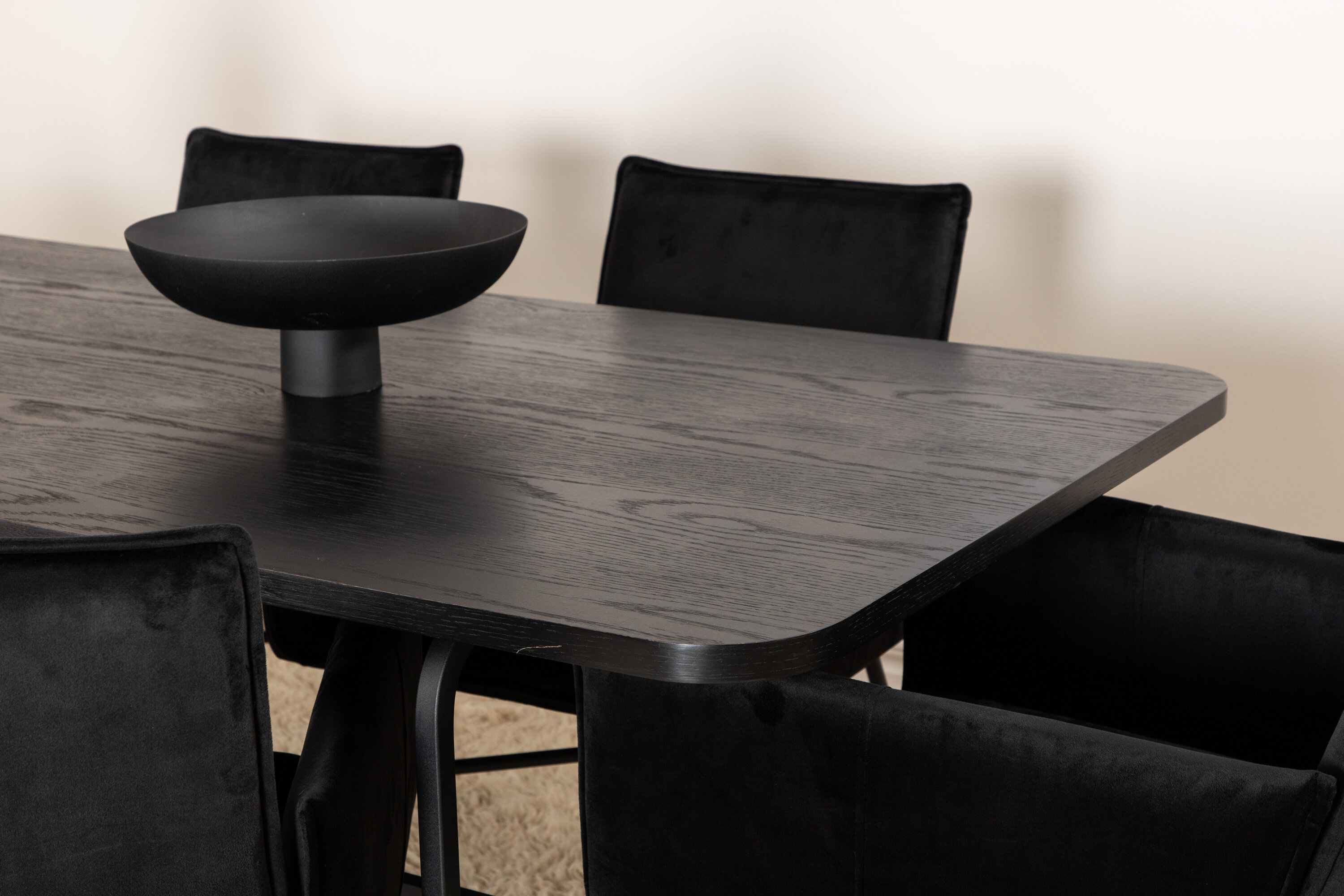 Détail du ensemble repas rectangulaire Uno, Petra noir Table : 74 x 200 x 90 Chaise : 60 x 87 x 57 cm