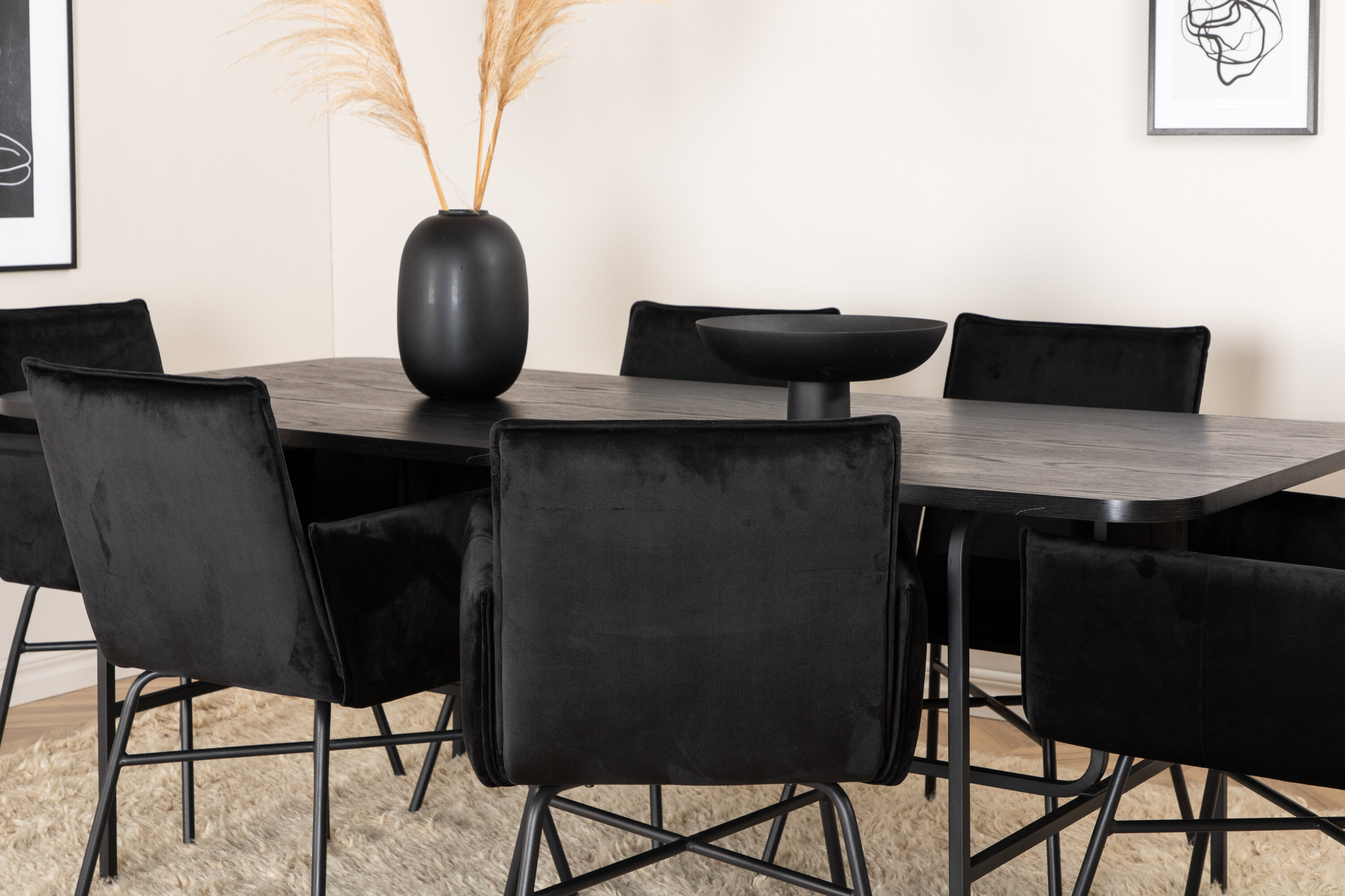 Détail du ensemble repas rectangulaire Uno, Petra noir Table : 74 x 200 x 90 Chaise : 60 x 87 x 57 cm