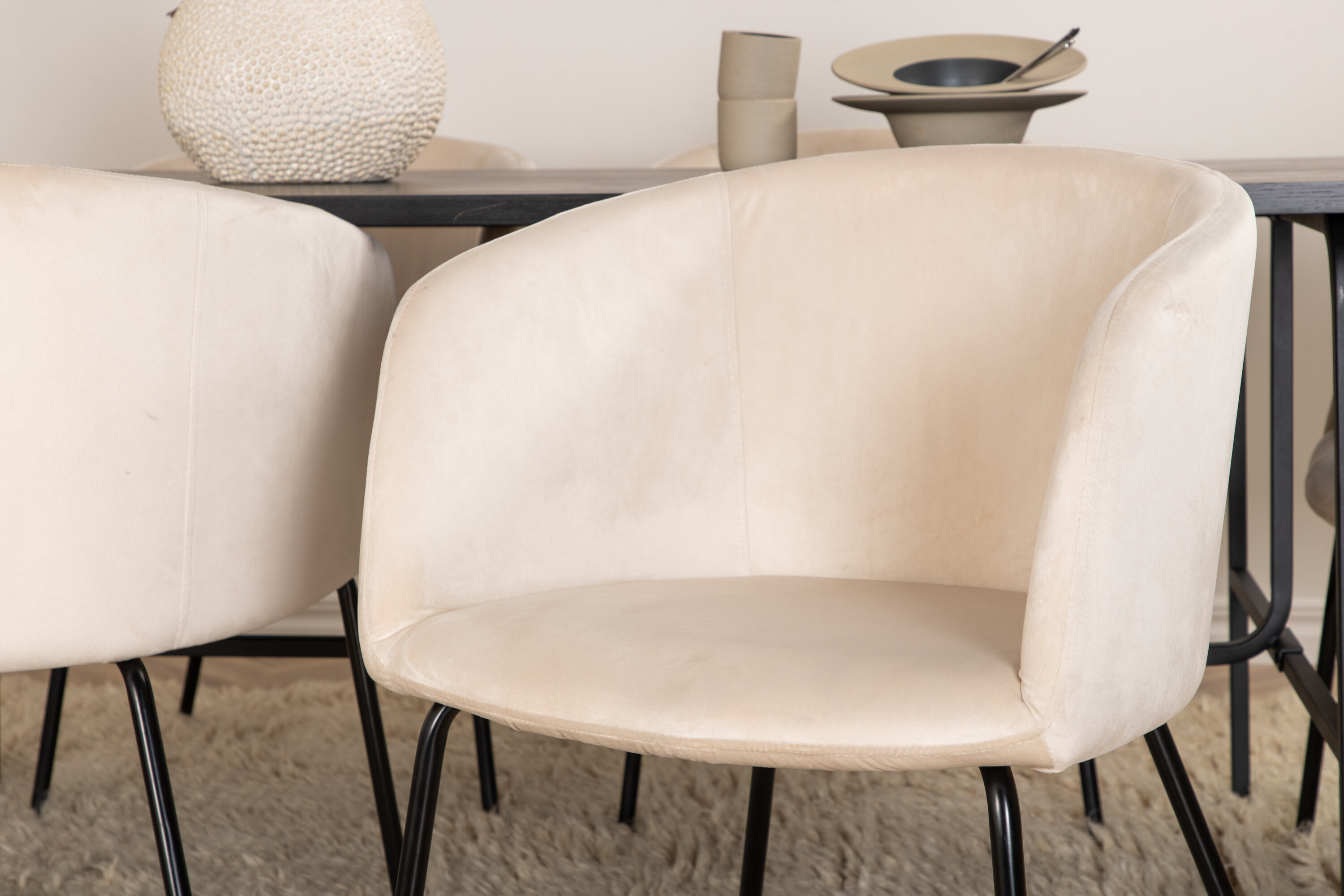 Détail du ensemble repas rectangulaire Uno, Berit noir, beige Table : 74 x 200 x 90 Chaise : 55 x 78 x 55 cm